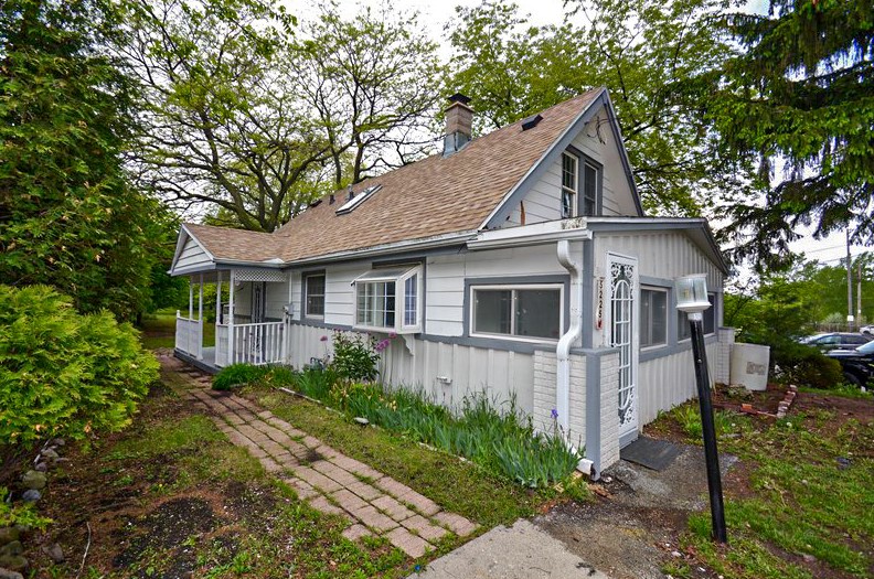 5225 Whitnall Ave, Cudahy WI  53110-1940 exterior
