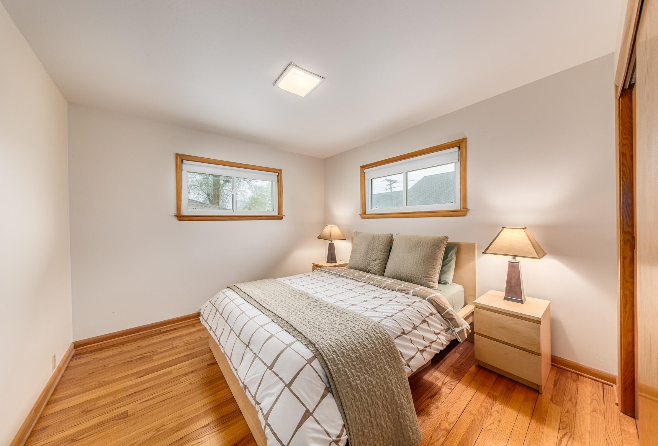 7535 Seneca Rd, Milwaukee WI 53217-3142 exterior