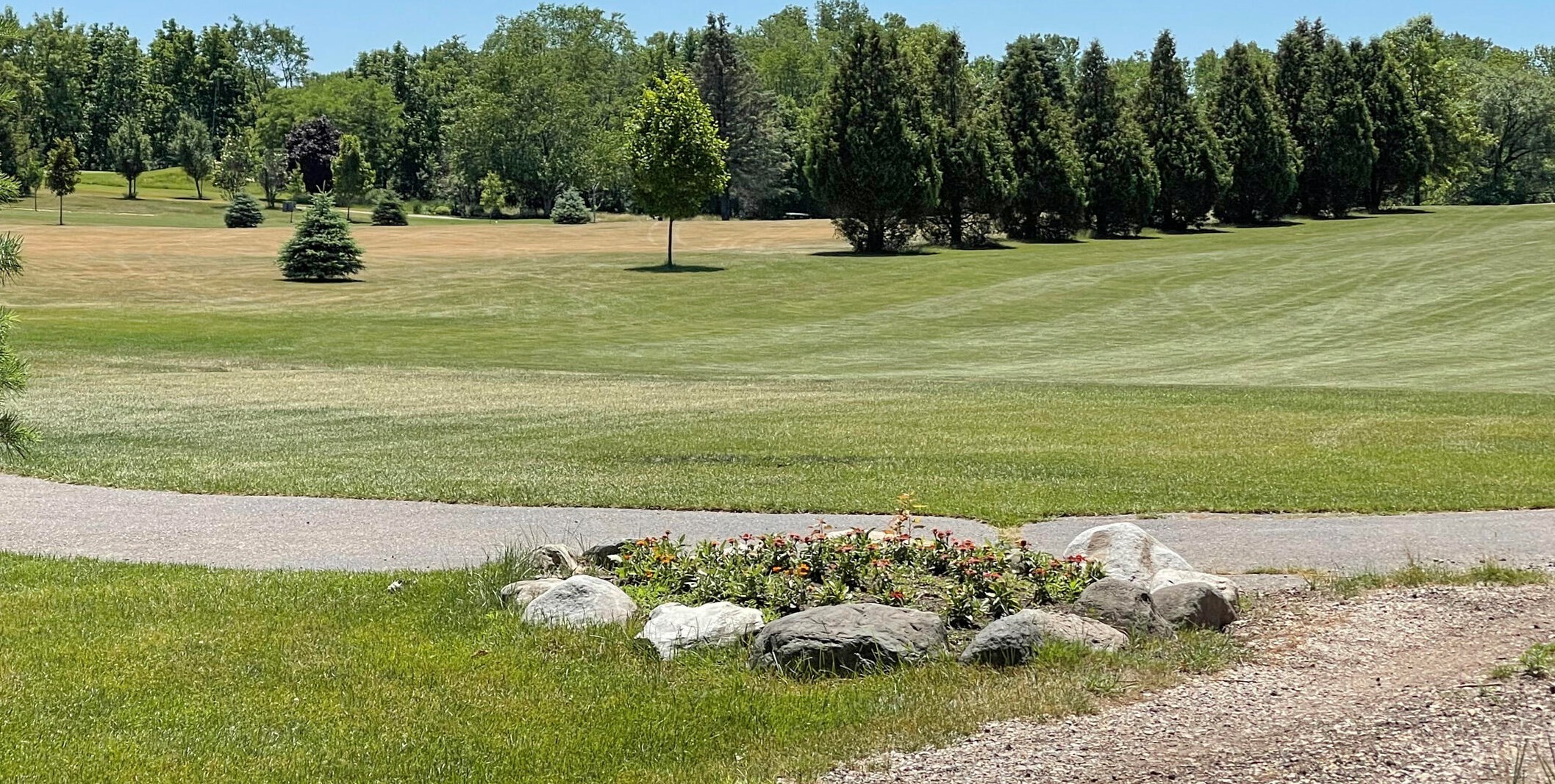 1046 Shabbona Dr, Fontana WI  53125-1348 exterior