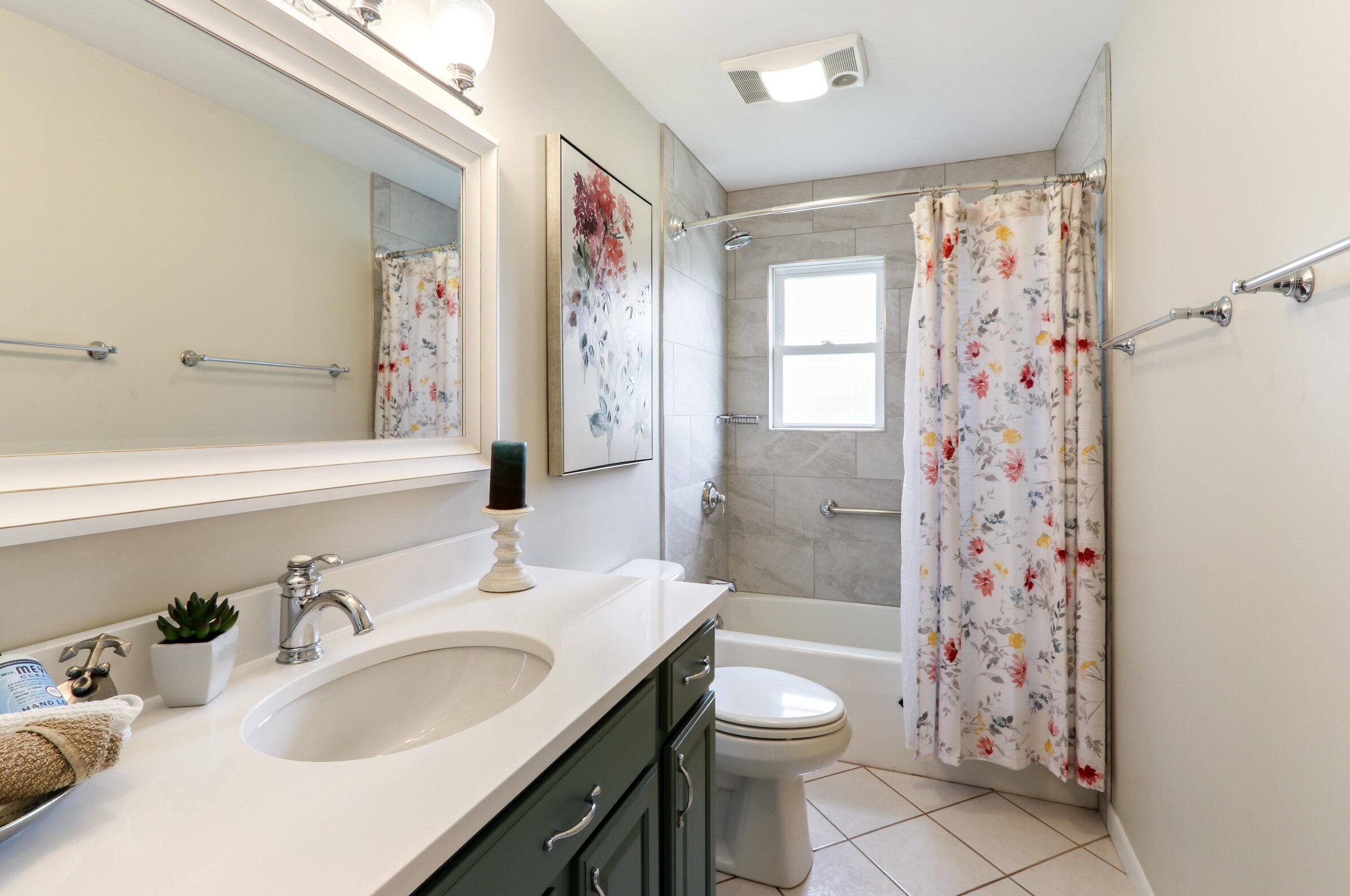 1046 Shabbona Dr, Fontana WI  53125-1348 exterior