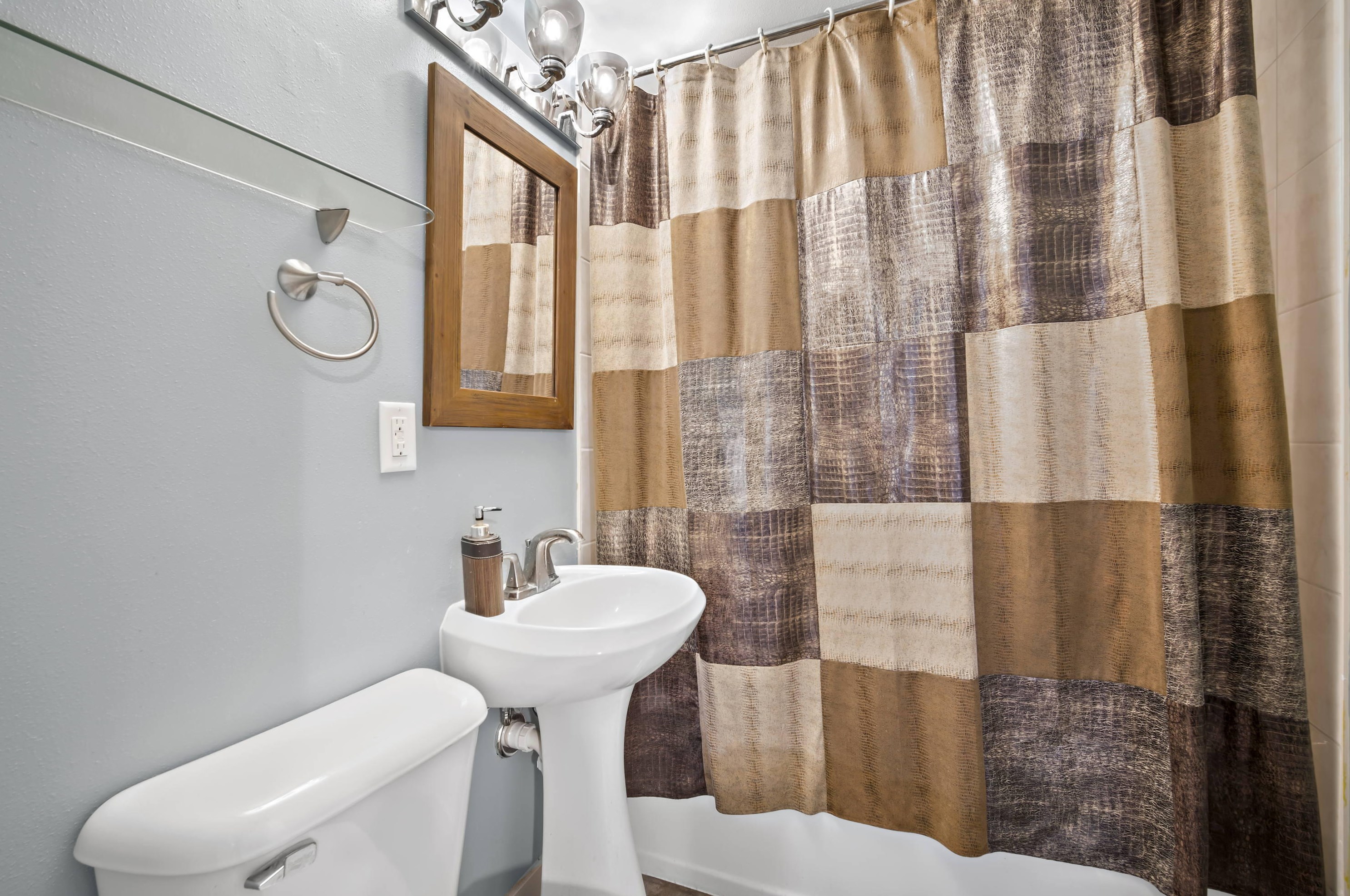 3875 Pulaski Ave, Cudahy WI 53110-1928 exterior