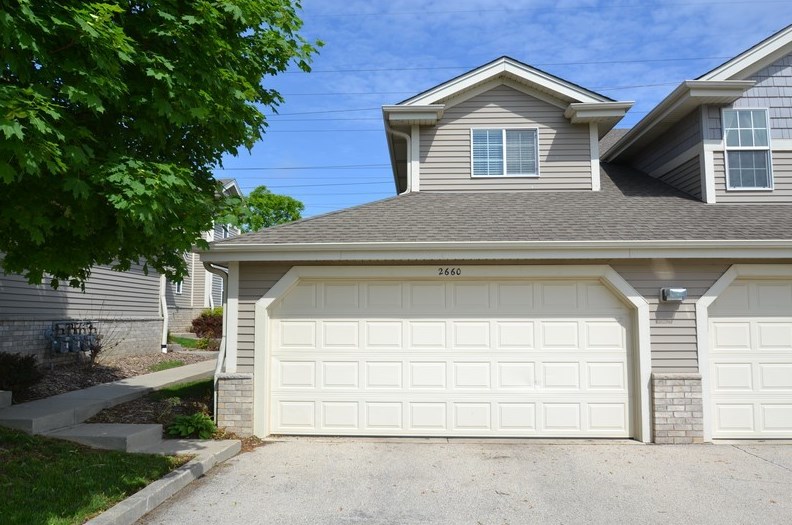 2660 Hidden Dr, Milwaukee WI 53235-5452 exterior