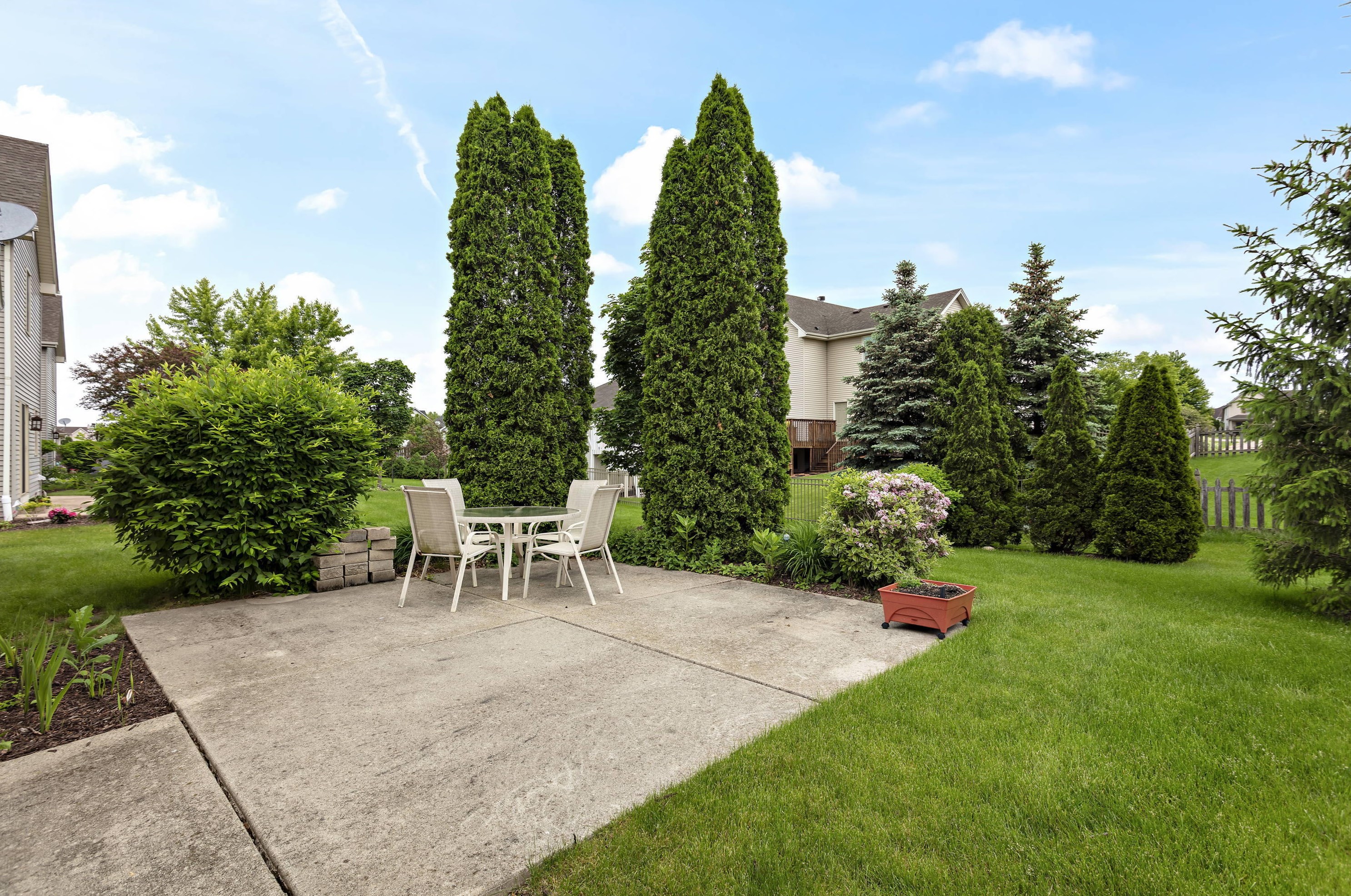 1627 Raintree Ln, Racine WI  53406-2681 exterior