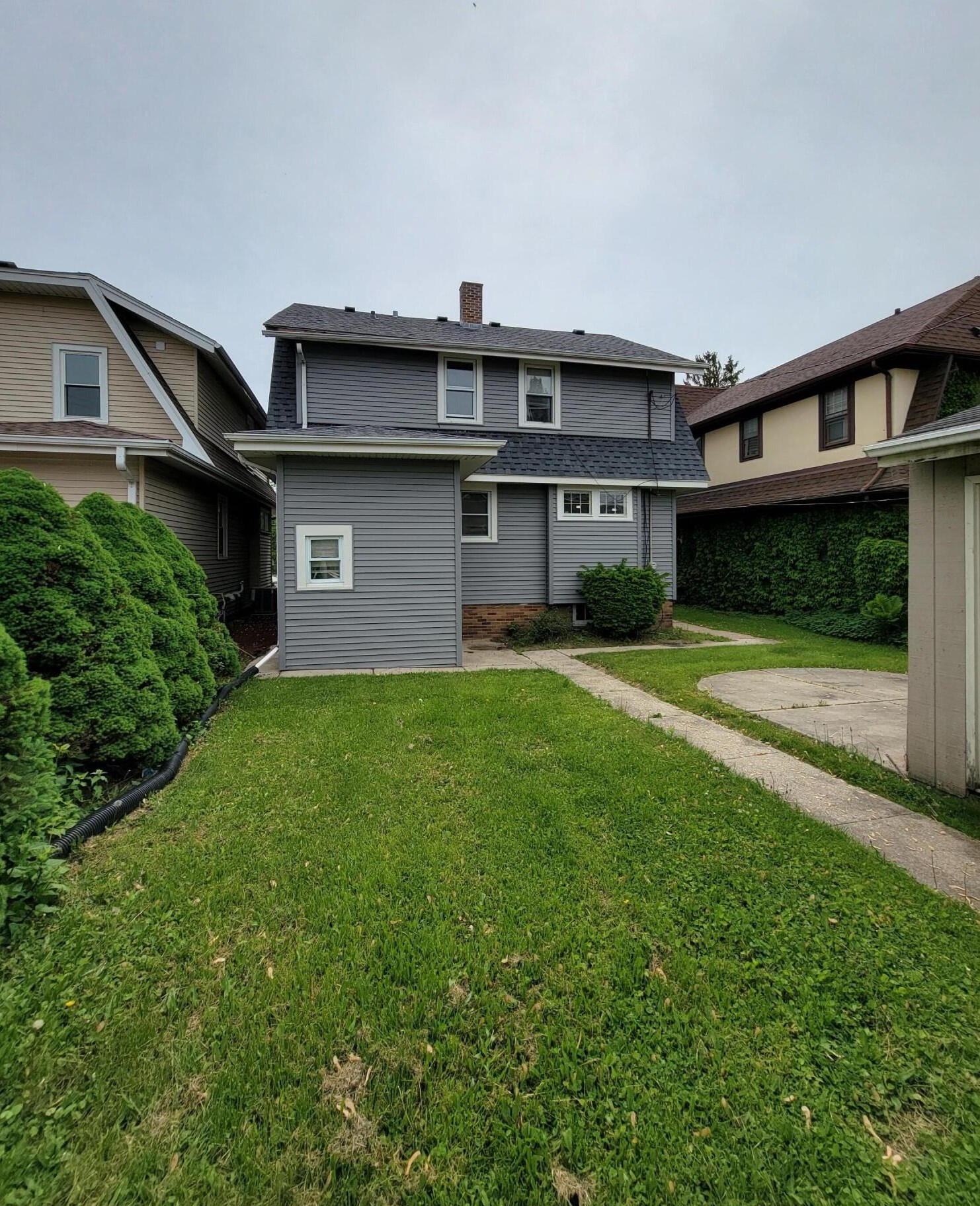 704 Blaine Ave, Racine WI  53405-2406 exterior