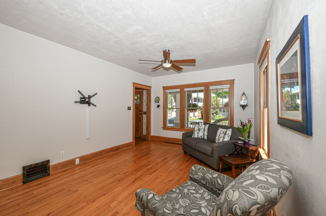 1106 Blaine Ave, Racine WI 53405-2905 exterior