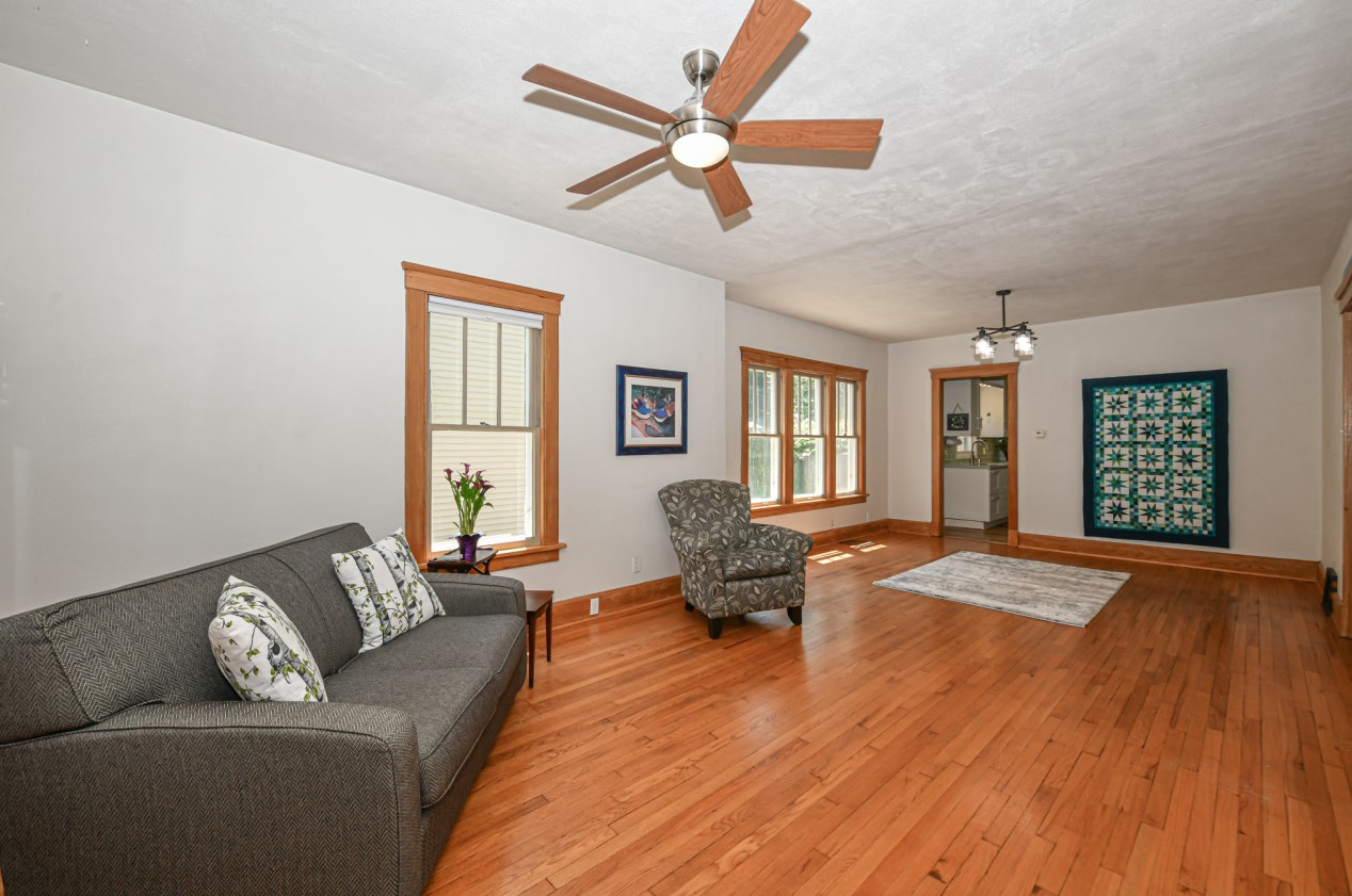 1106 Blaine Ave, Racine WI 53405-2905 exterior