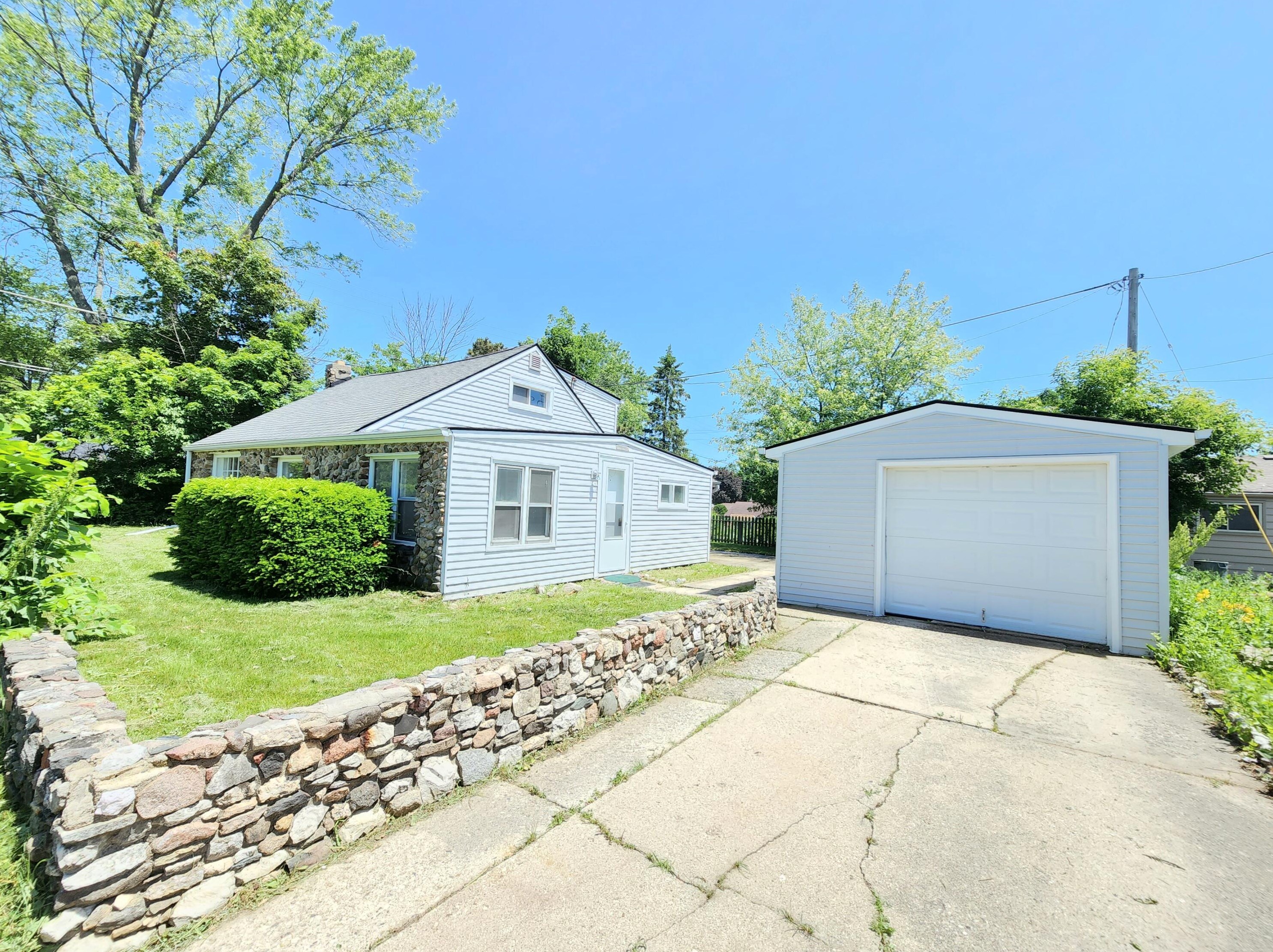 705 Nicholson Ave, South Milwaukee WI  53172-1446 exterior