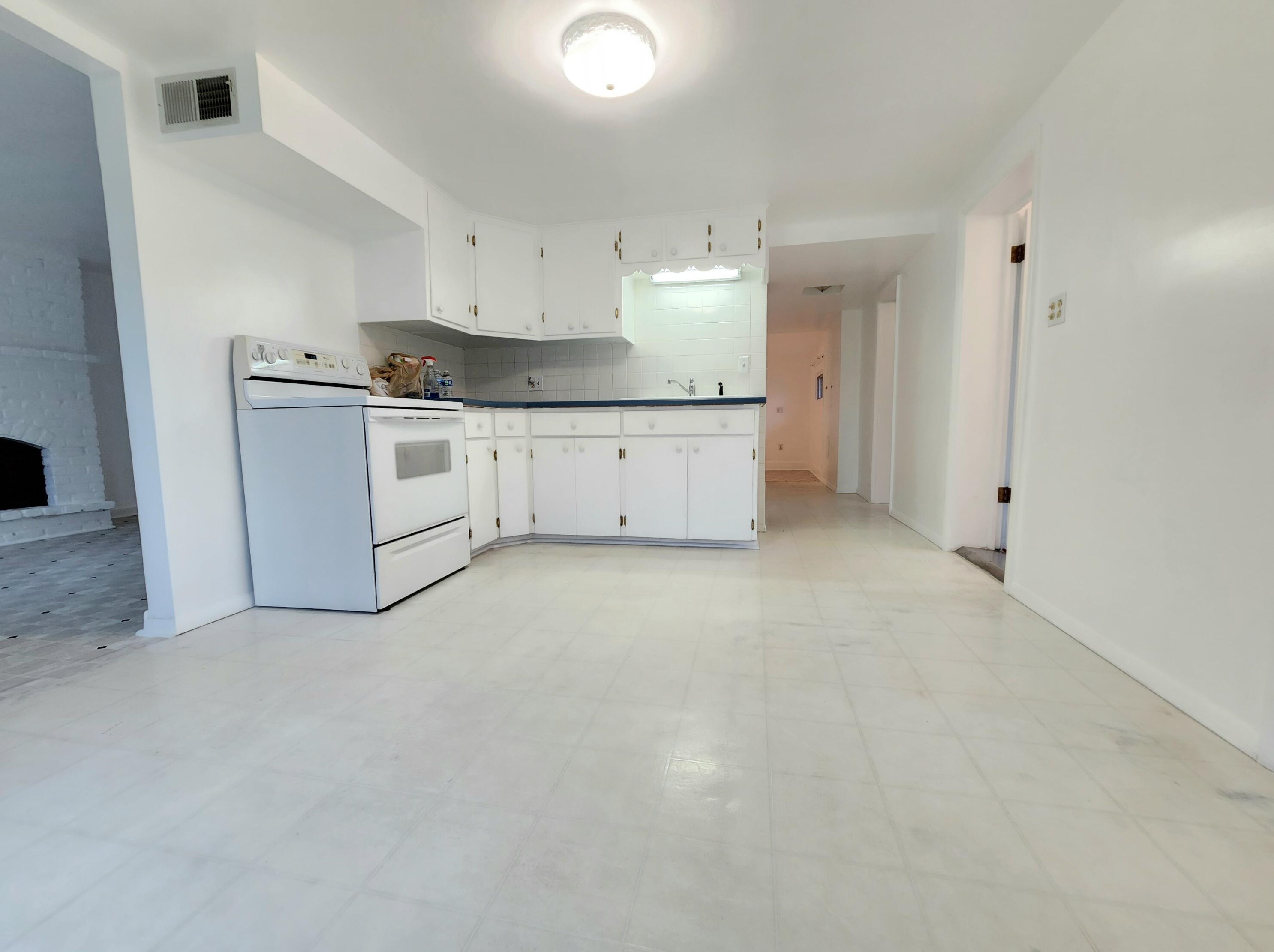 705 Nicholson Ave, South Milwaukee WI  53172-1446 exterior