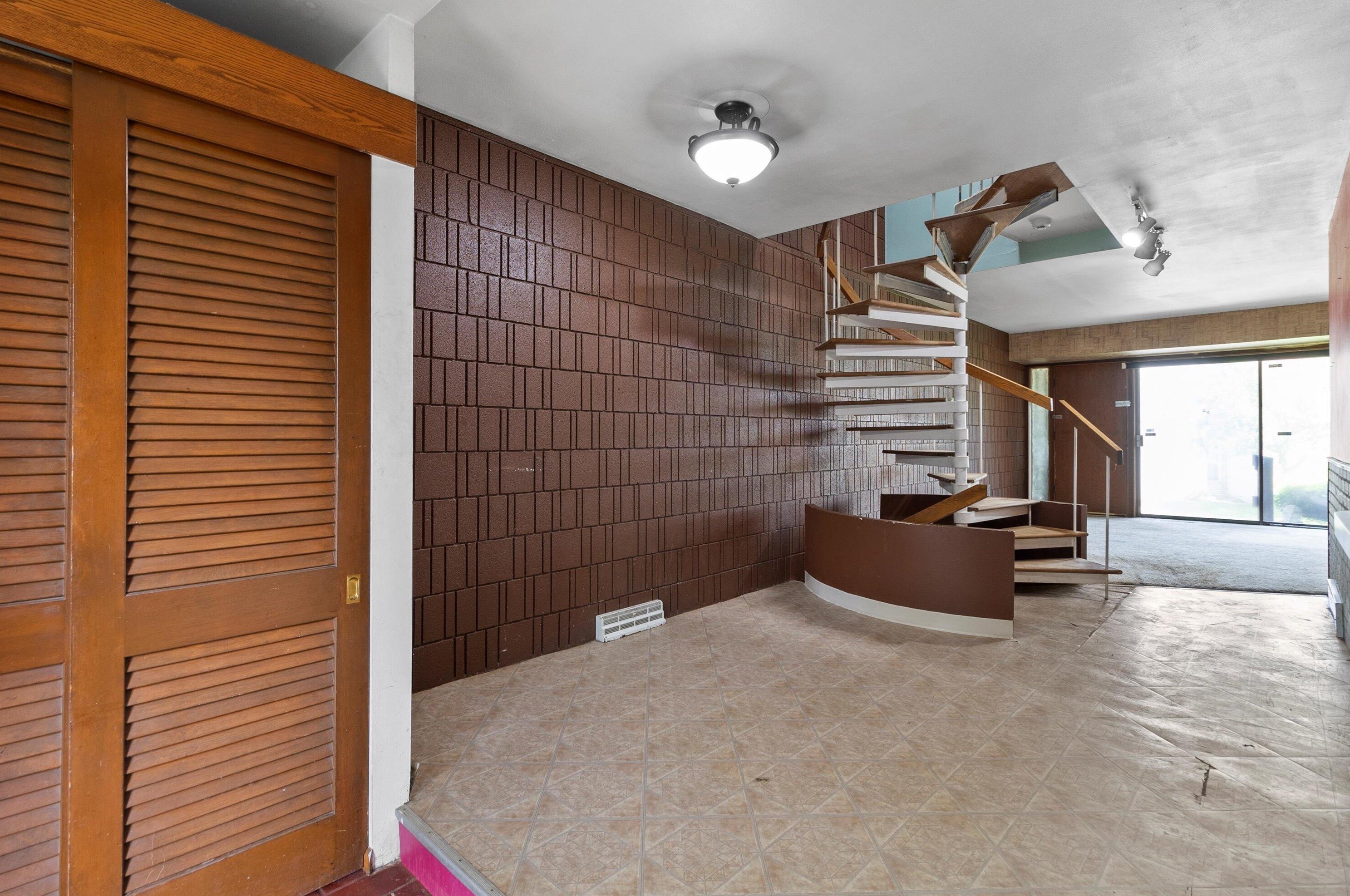 3333 5th Ave, South Milwaukee WI  53172-4015 exterior