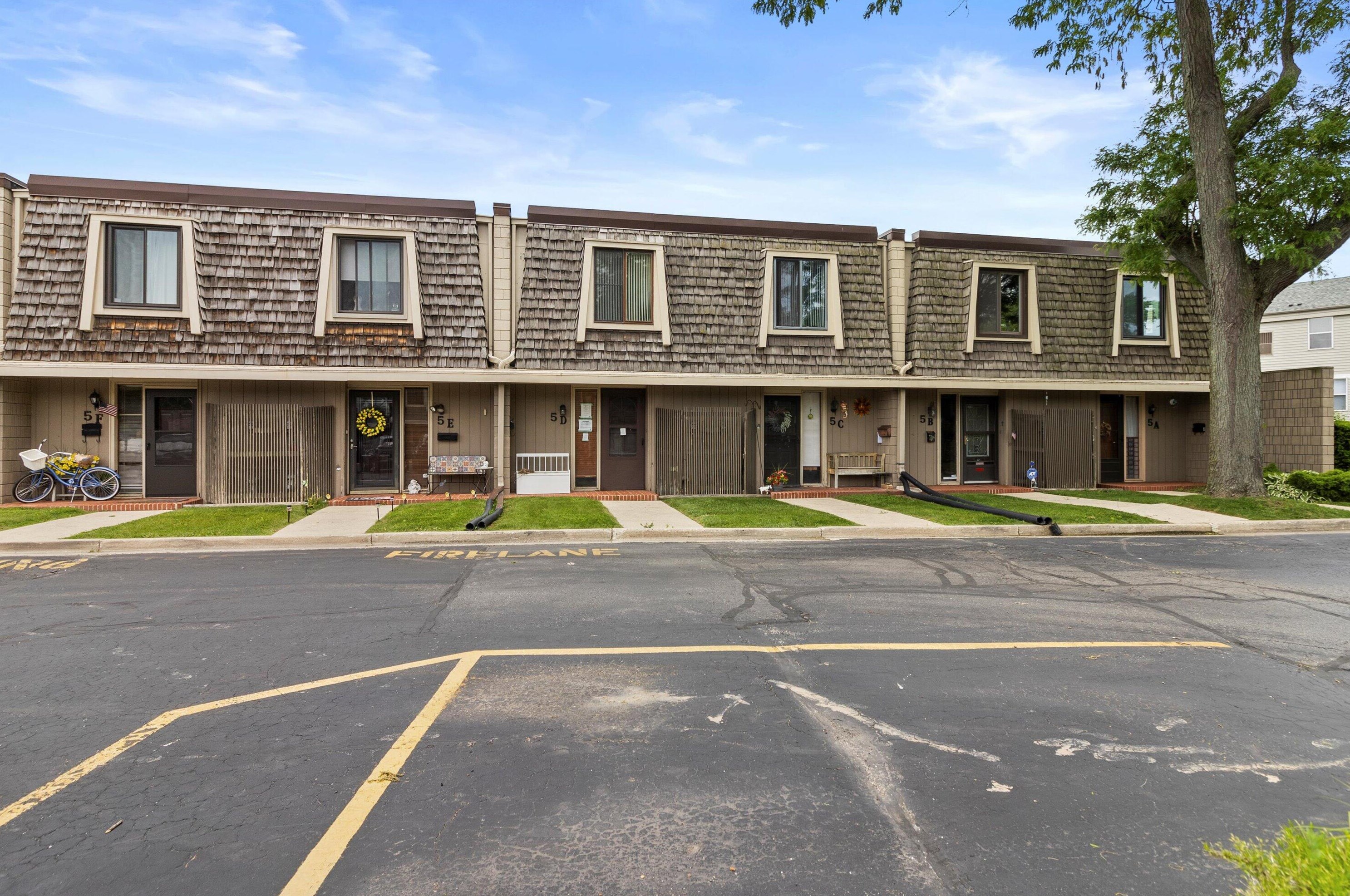 3333 5th Ave, South Milwaukee WI  53172-4015 exterior