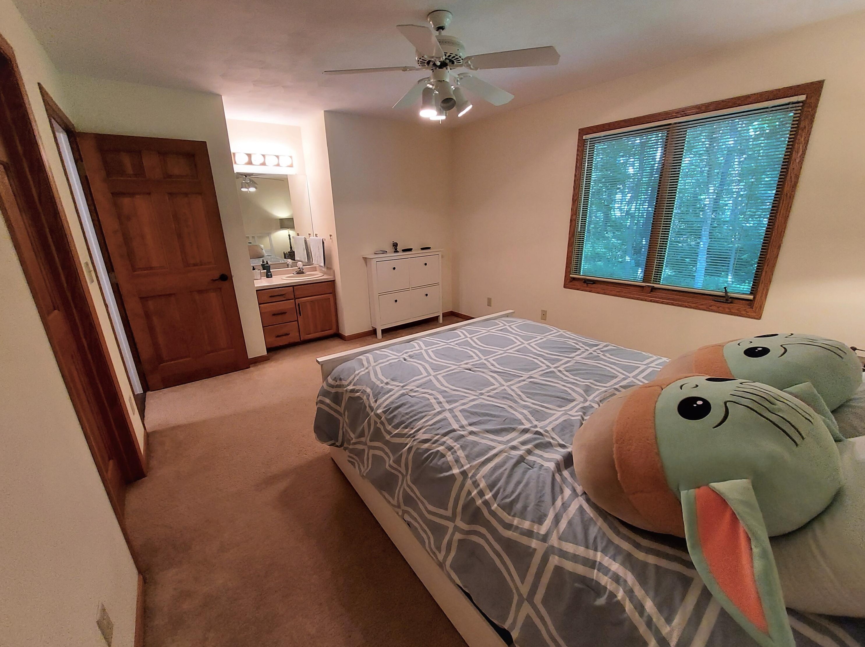 940 Satinwood Ct, Brookfield WI  53005-6852 exterior