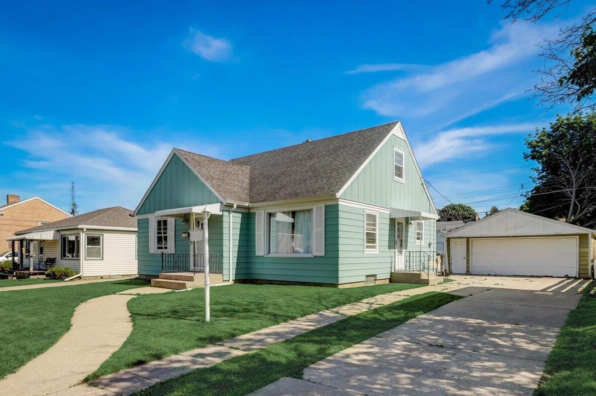 2329 Bate St, Racine WI  53403-3005 exterior