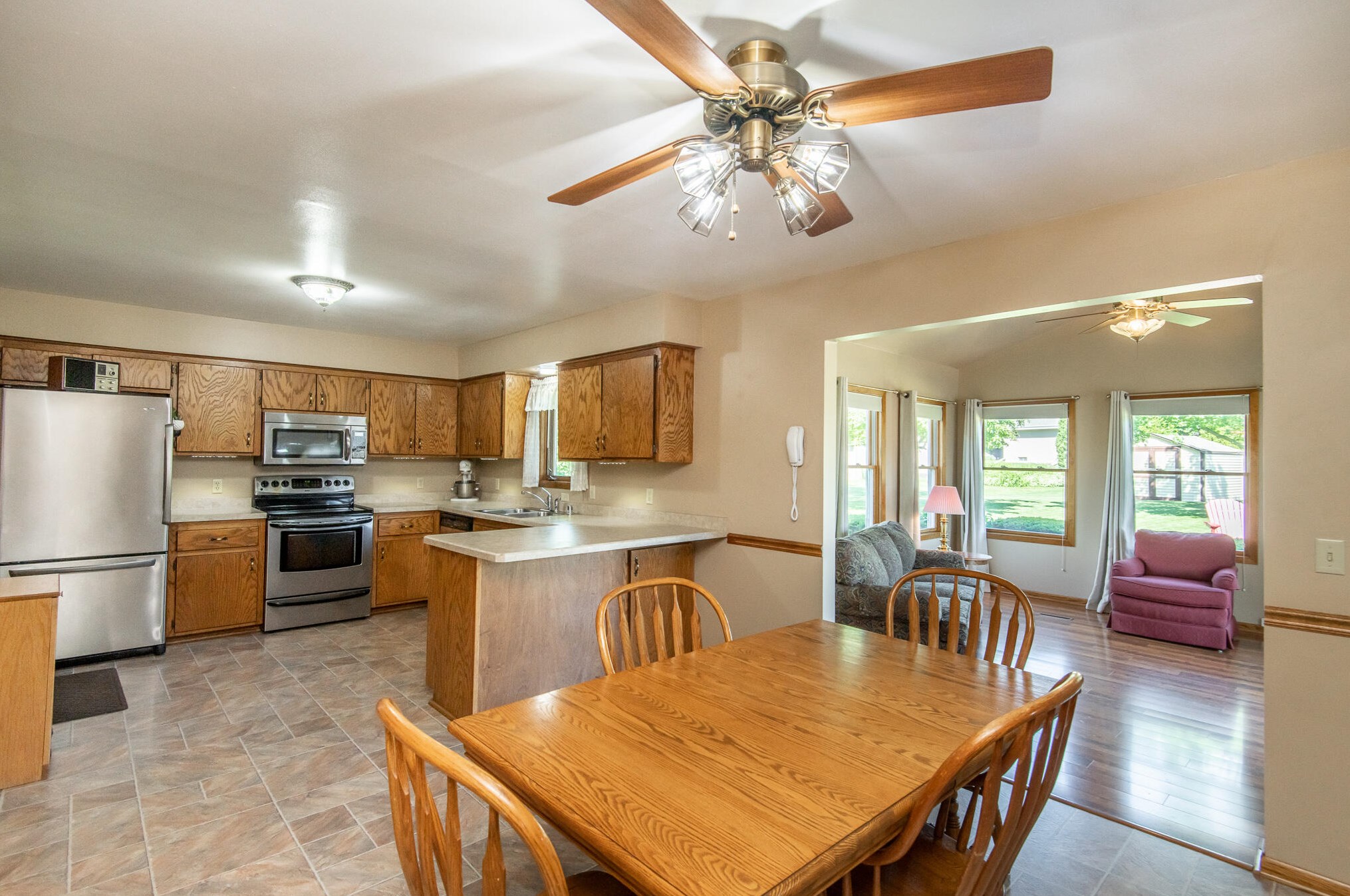 310 Prairie Run, Grafton WI  53024-1175 exterior