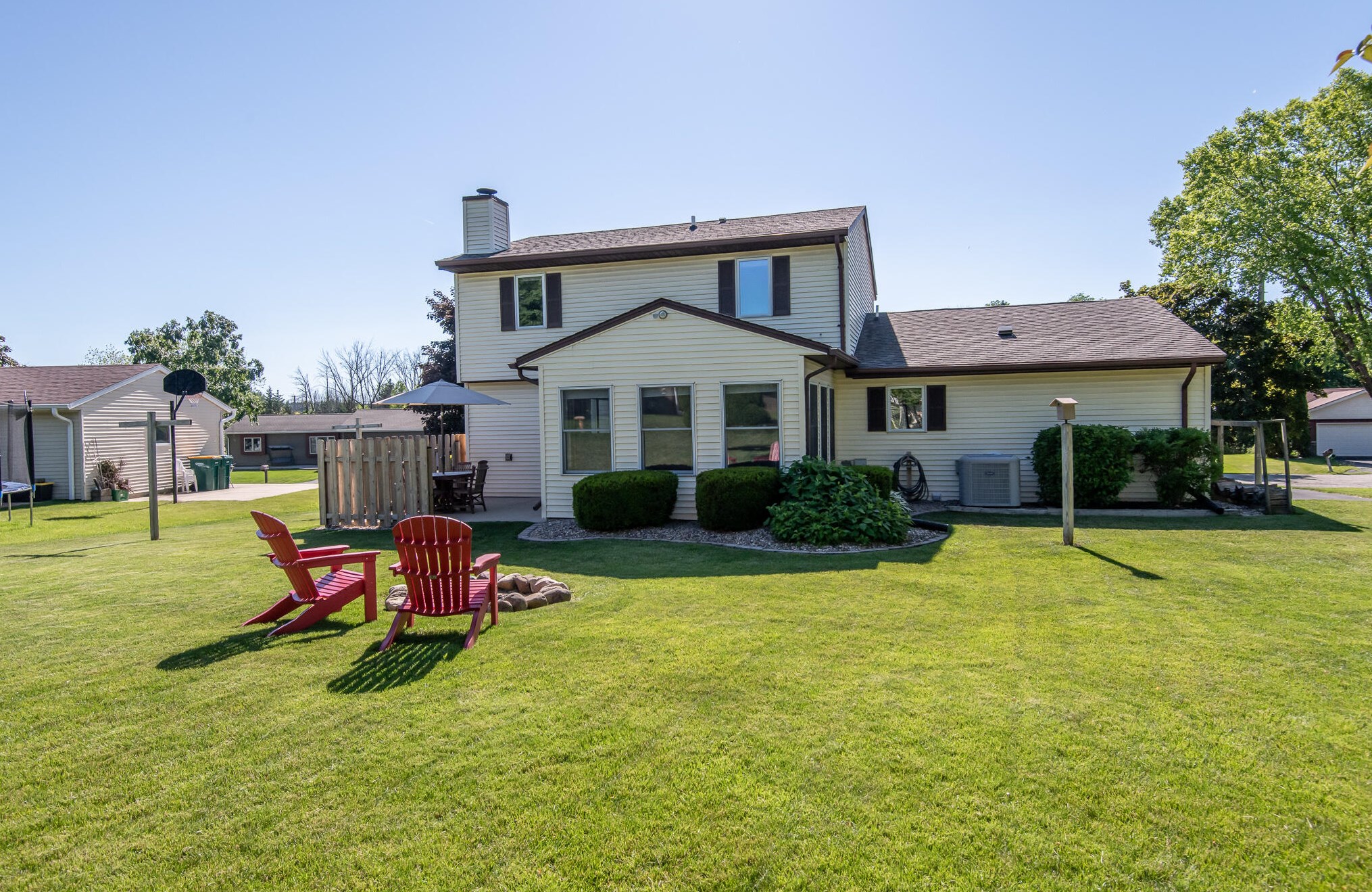 310 Prairie Run, Grafton WI  53024-1175 exterior