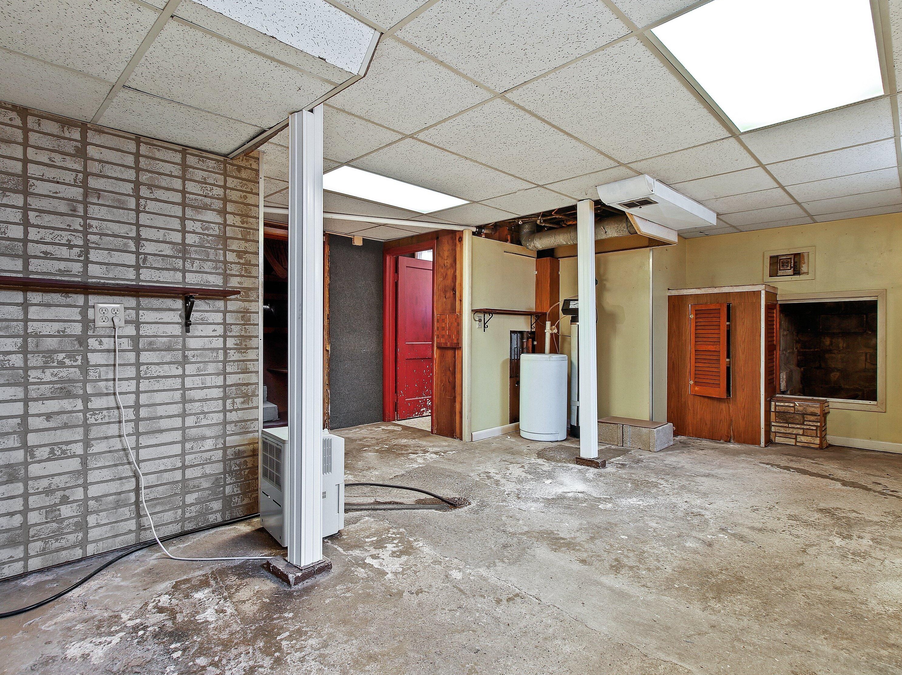 18030 Midland Pl, Brookfield WI  53045-4262 exterior