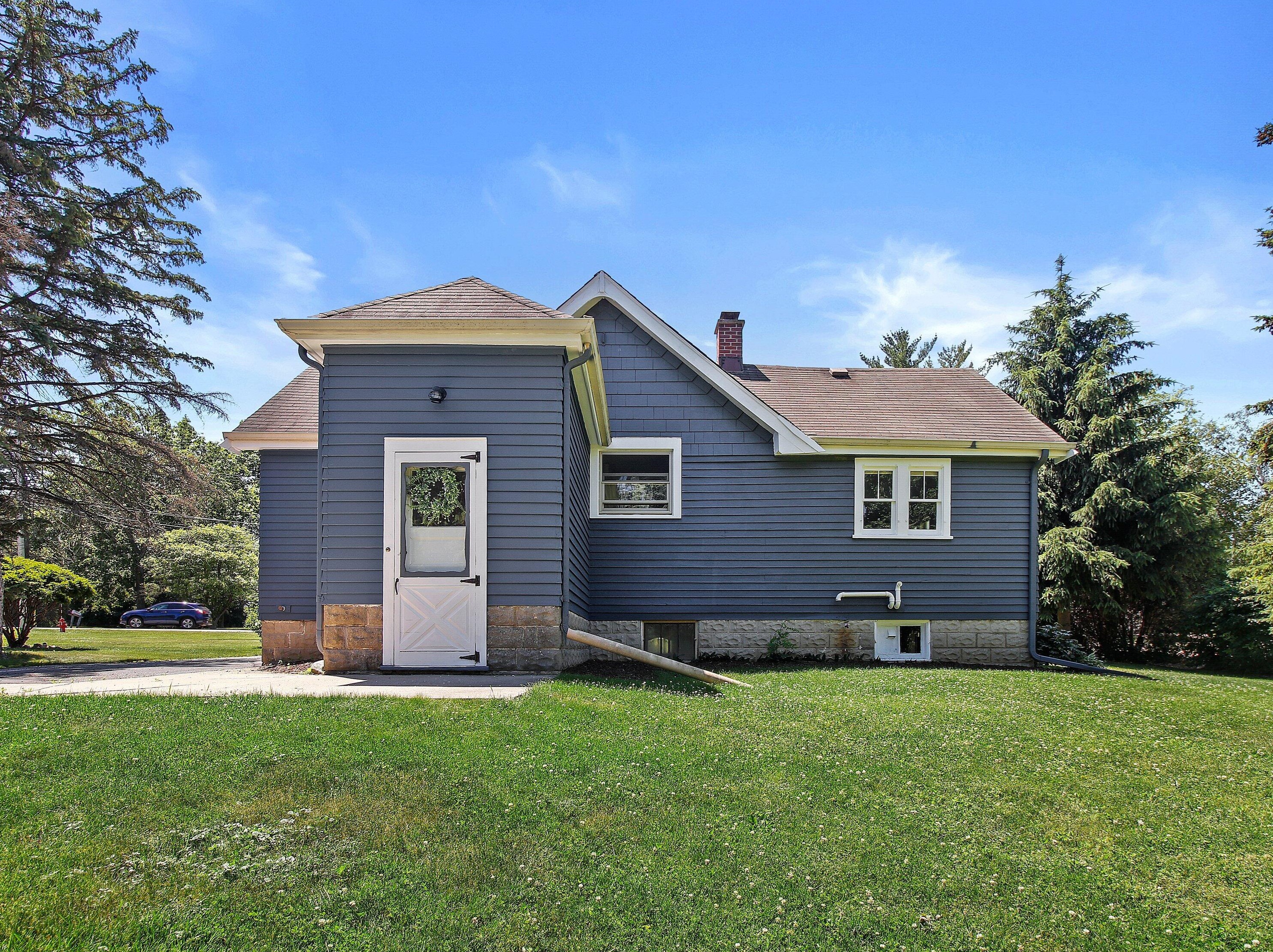 18030 Midland Pl, Brookfield WI  53045-4262 exterior