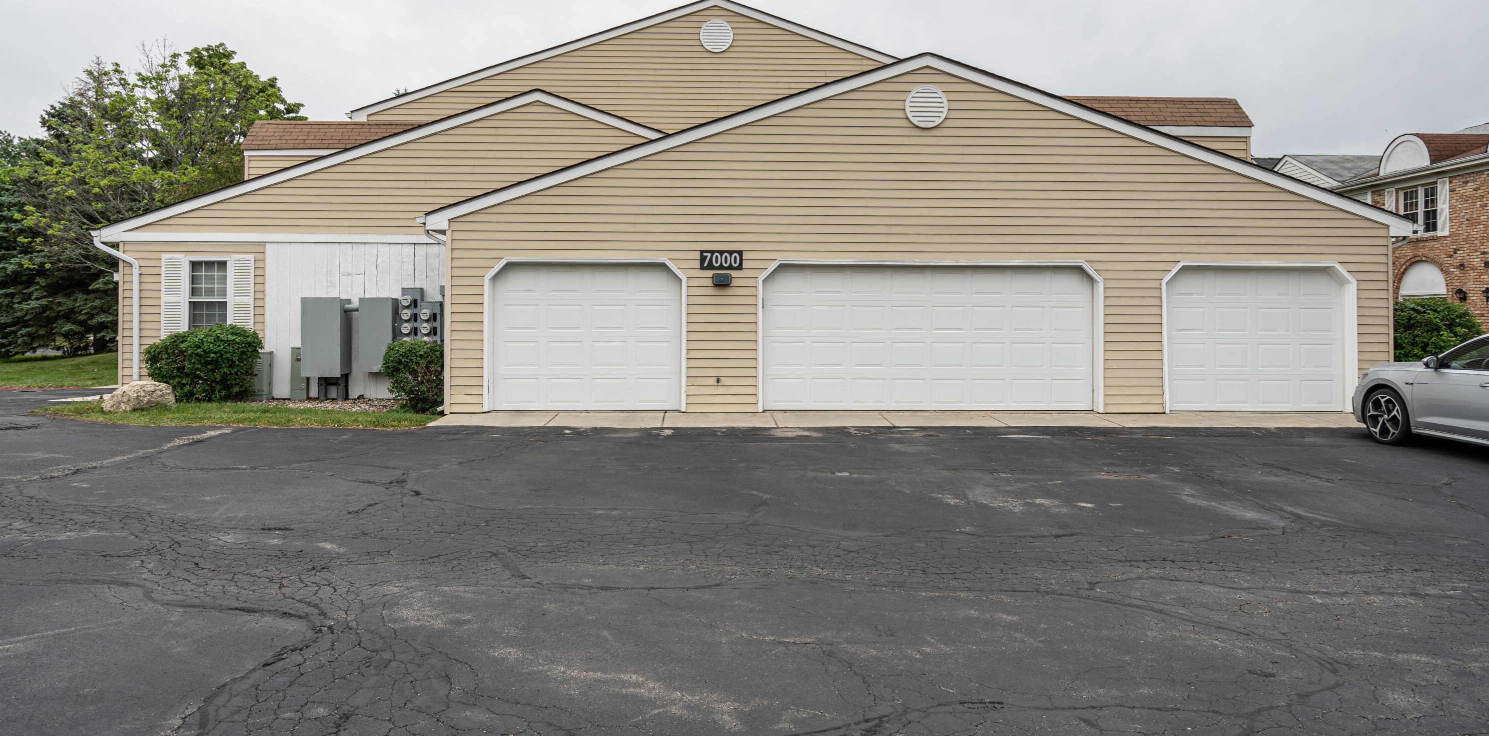7000 Mariner Dr, Racine WI  53406-3800 exterior