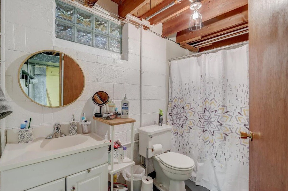 1355 Howard St, Racine WI  53404-2405 exterior