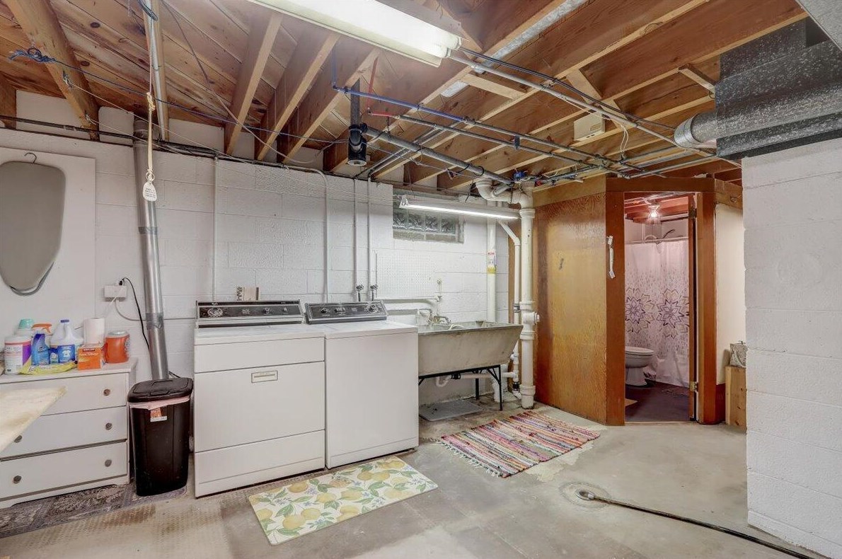 1355 Howard St, Racine WI  53404-2405 exterior