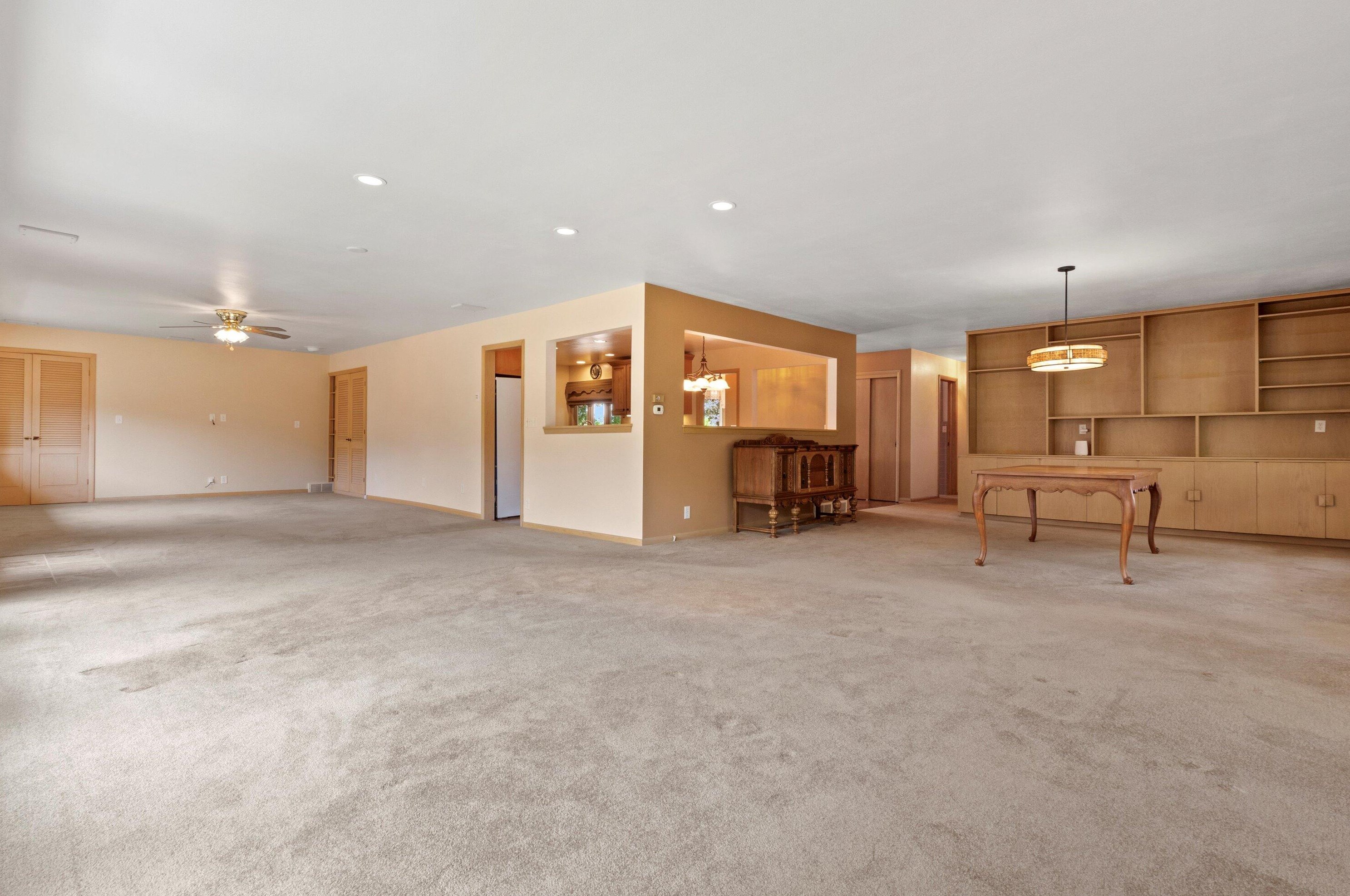 6720 Yates Rd, Milwaukee WI 53217-3943 exterior