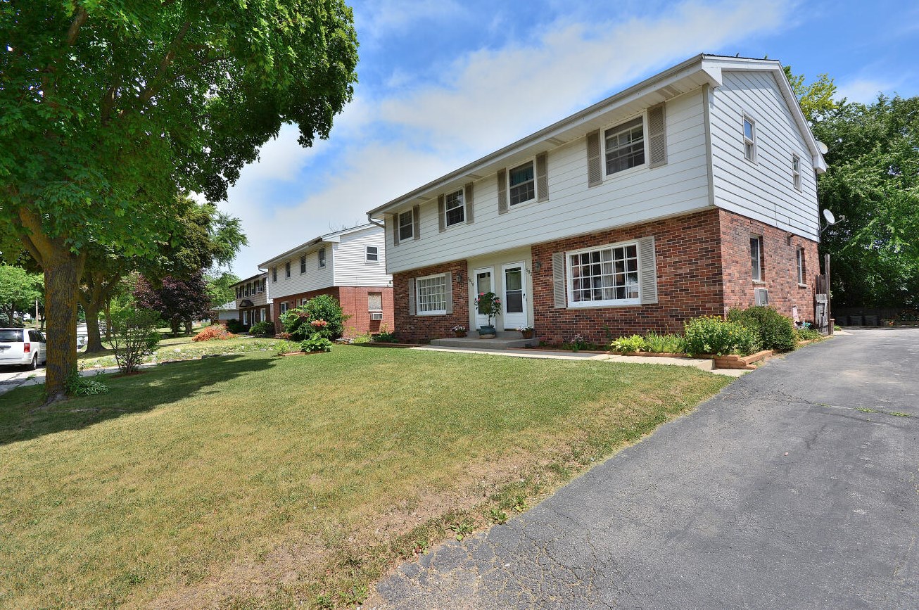 5836 117th St, Milwaukee WI  53225-2208 exterior