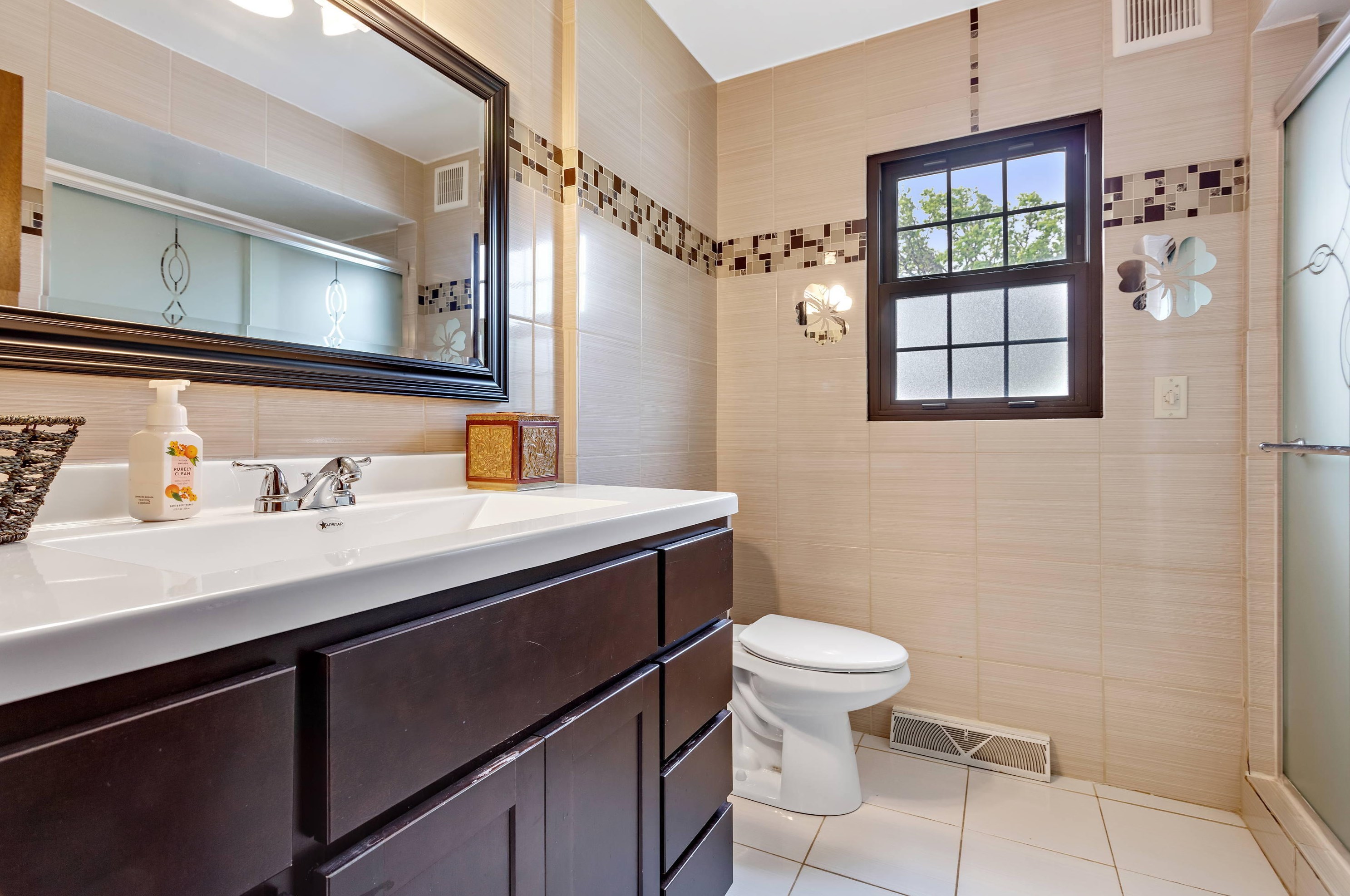 1419 Abbott Ave, Milwaukee WI 53221-3005 exterior