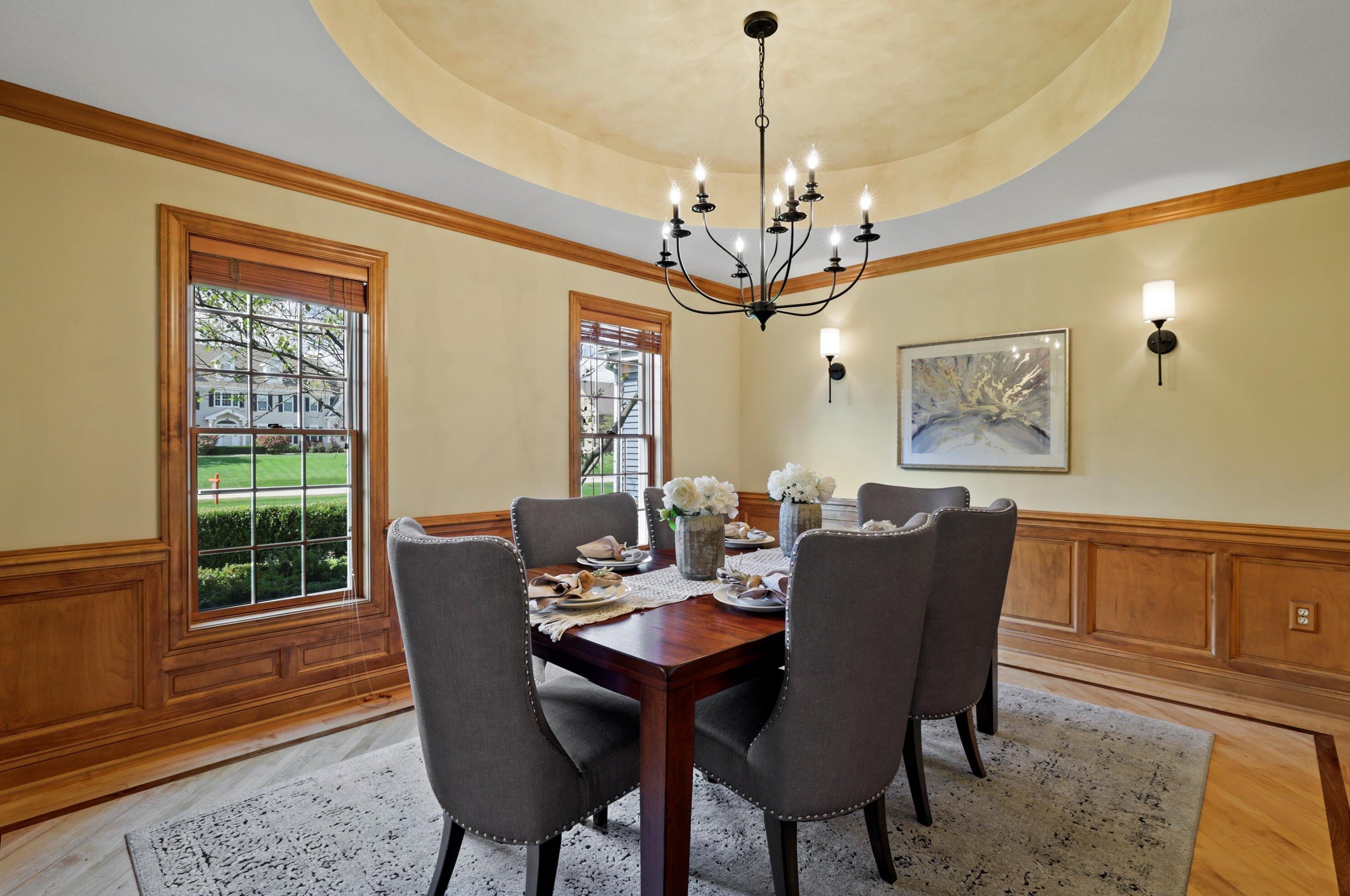 204 Laurel Cir, Delafield WI 53018-1162 exterior