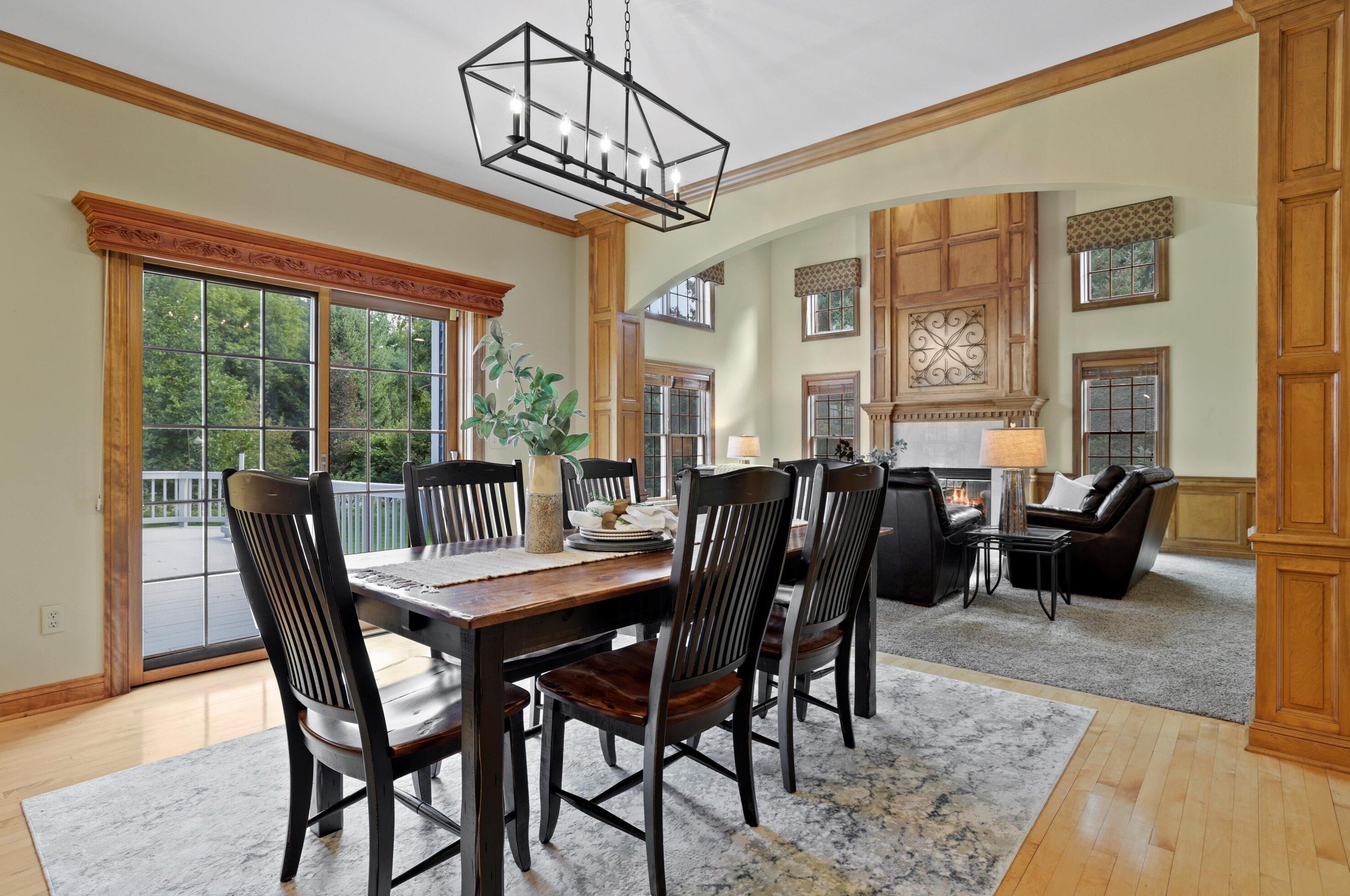 204 Laurel Cir, Delafield WI 53018-1162 exterior