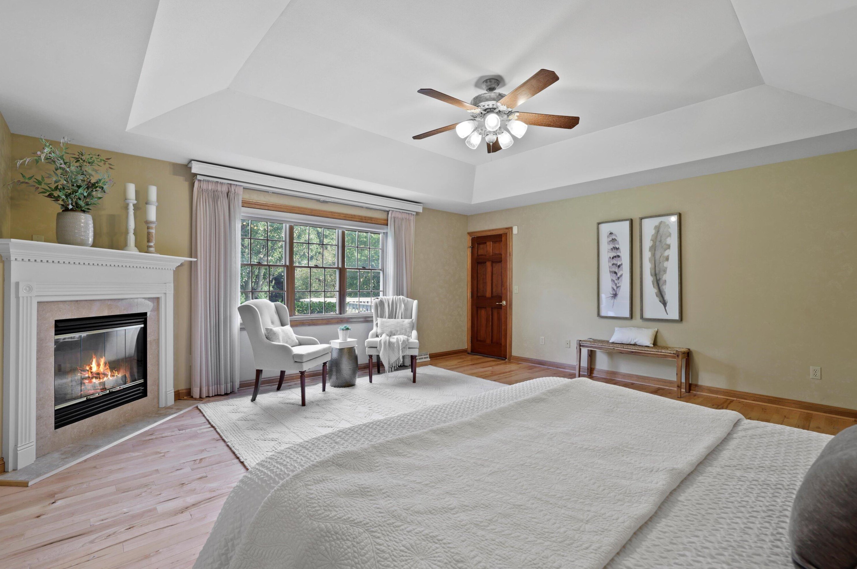 204 Laurel Cir, Delafield WI 53018-1162 exterior