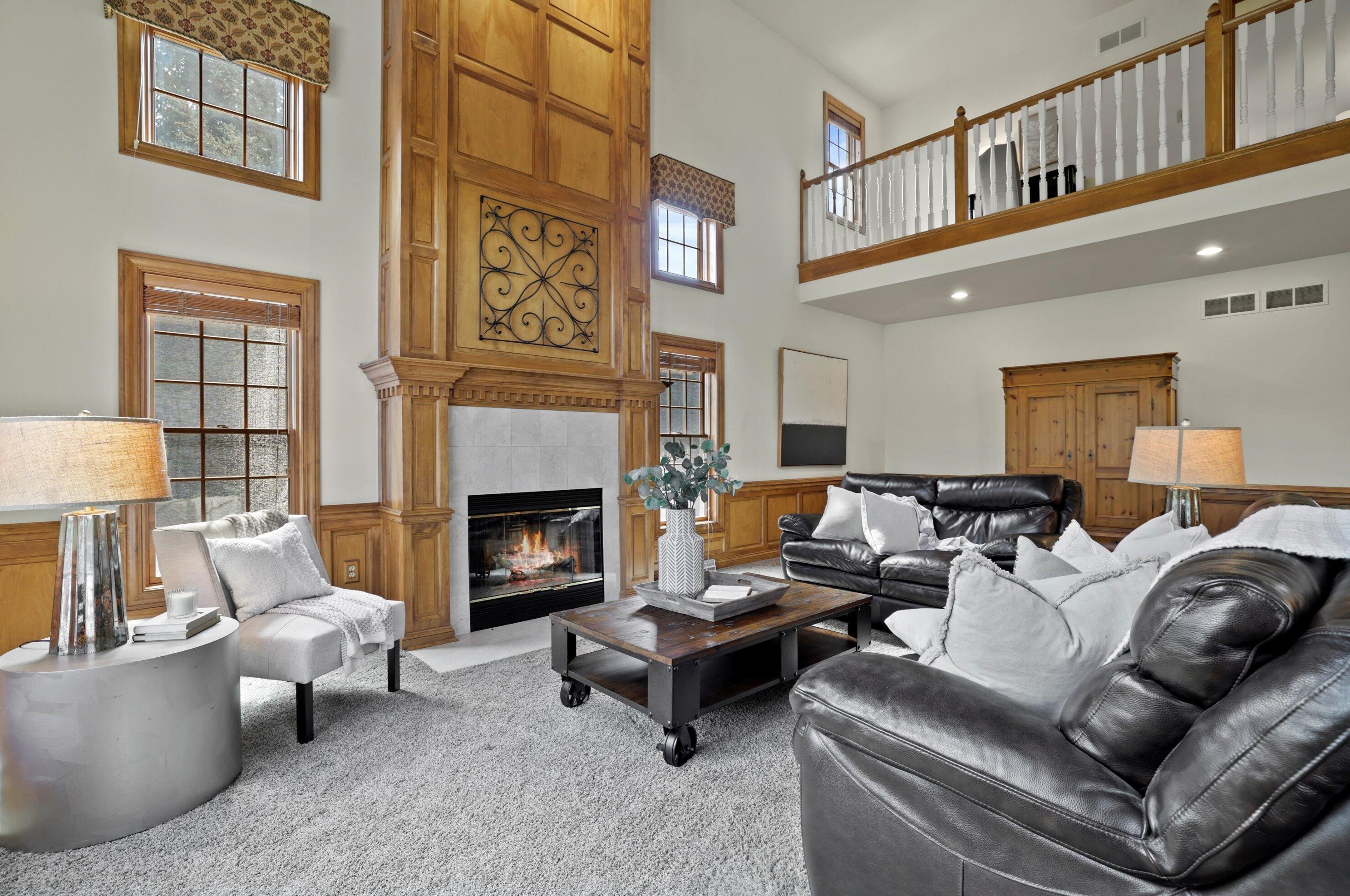 204 Laurel Cir, Delafield WI 53018-1162 exterior