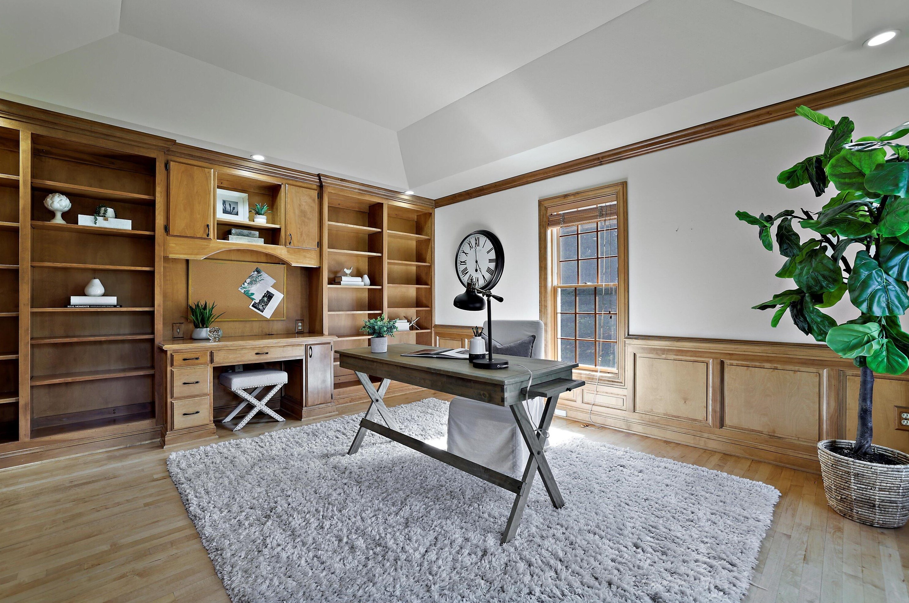 204 Laurel Cir, Delafield WI 53018-1162 exterior