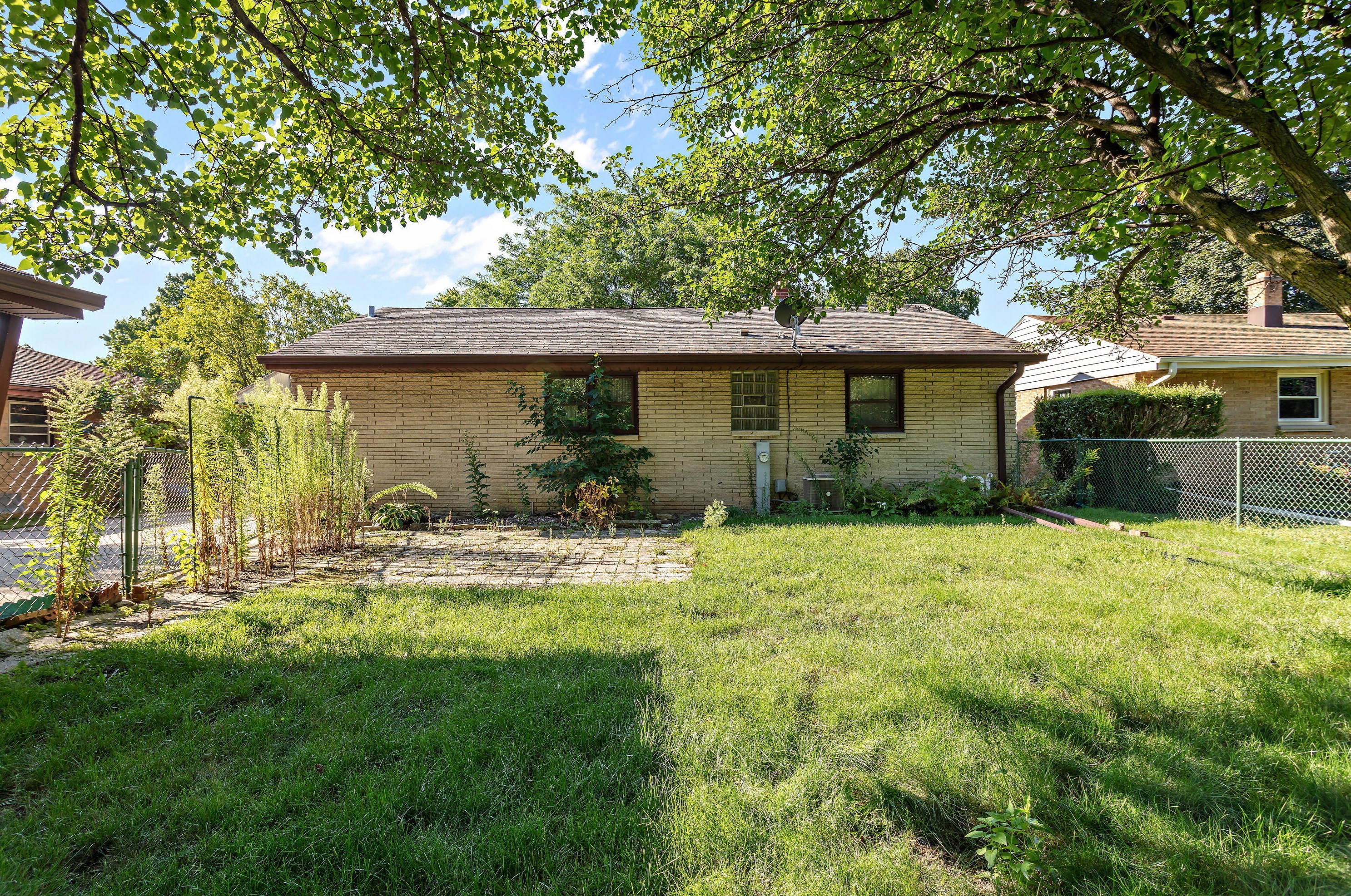 6224 Bottsford Ave, Milwaukee WI 53220-3415 exterior