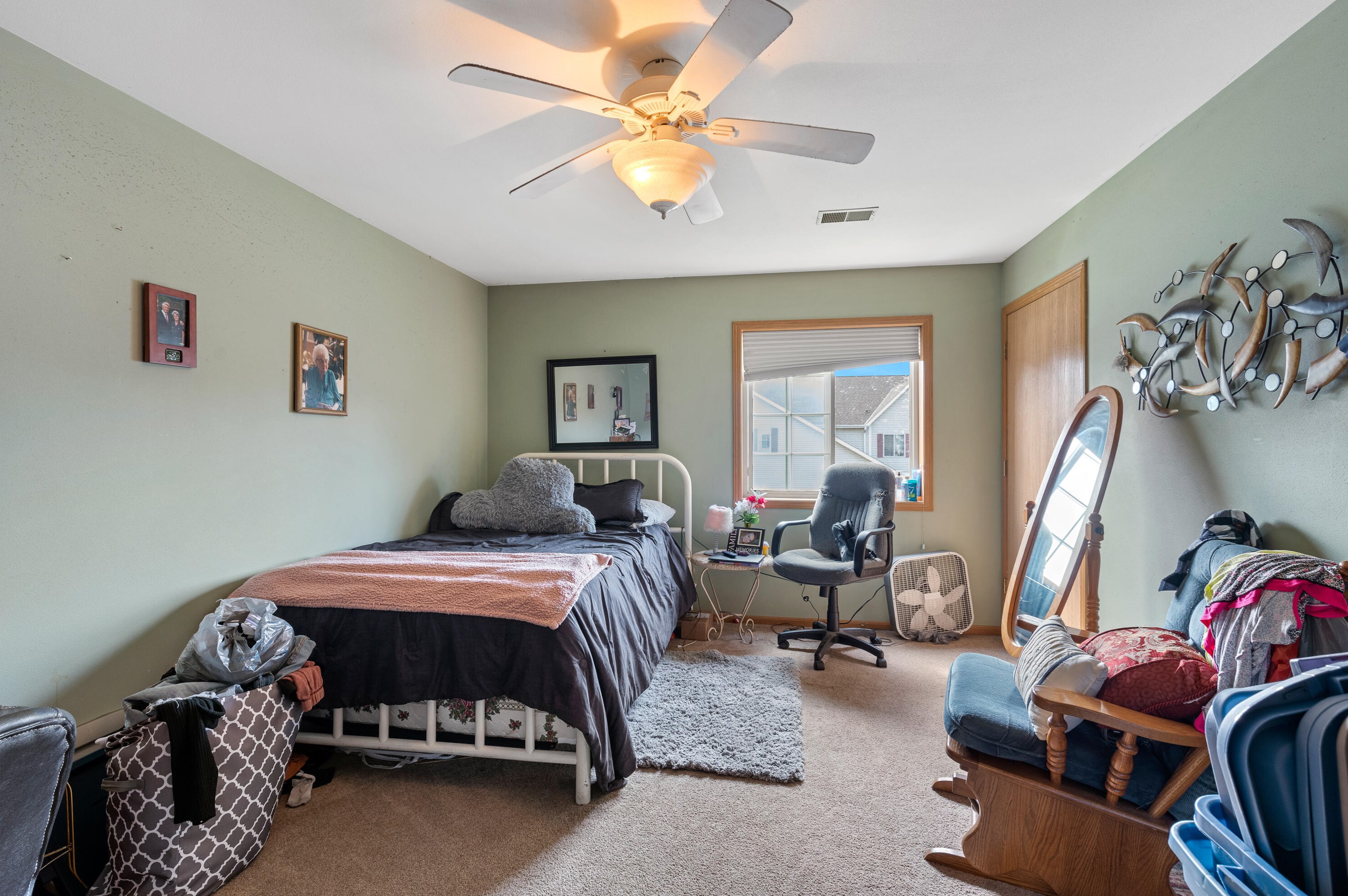 2067 Pine Ridge Ct, Grafton WI  53024-3111 exterior