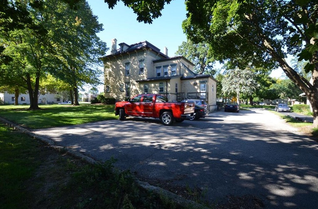 452 Main St, Whitewater WI  53190-1960 exterior