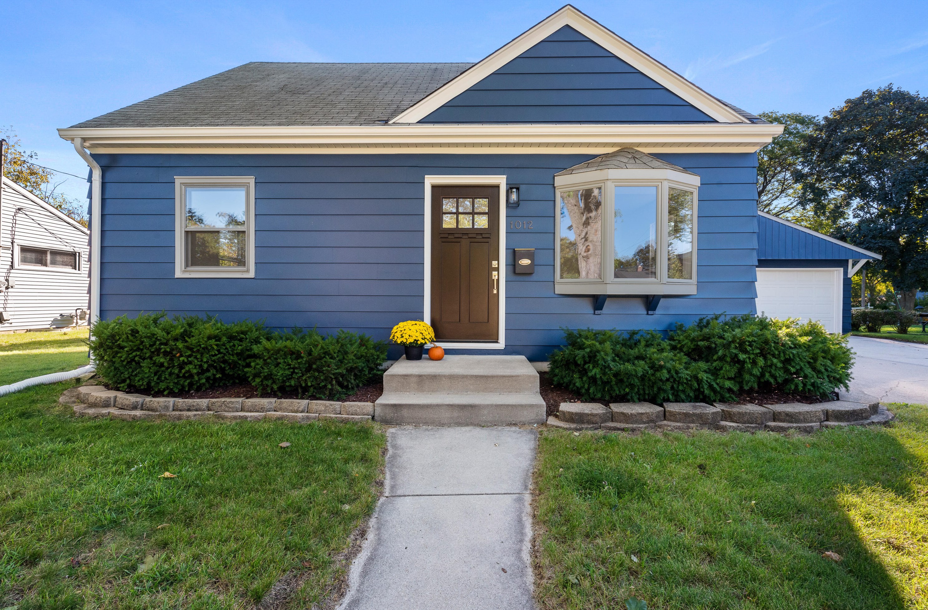 1012 4th Ave, Grafton WI  53024-1712 exterior