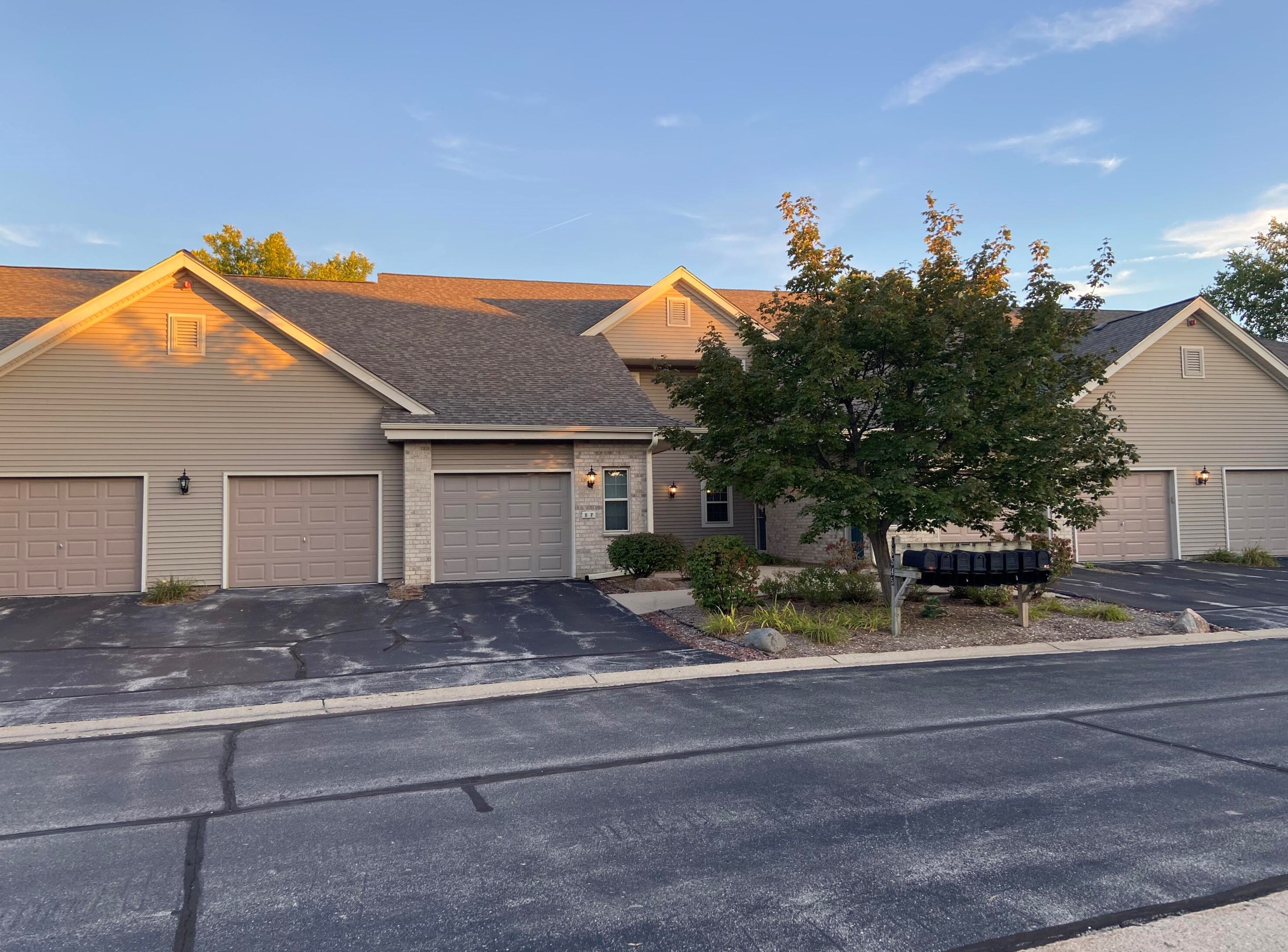 18545 Emerald Cir, Brookfield WI  53045-0600 exterior