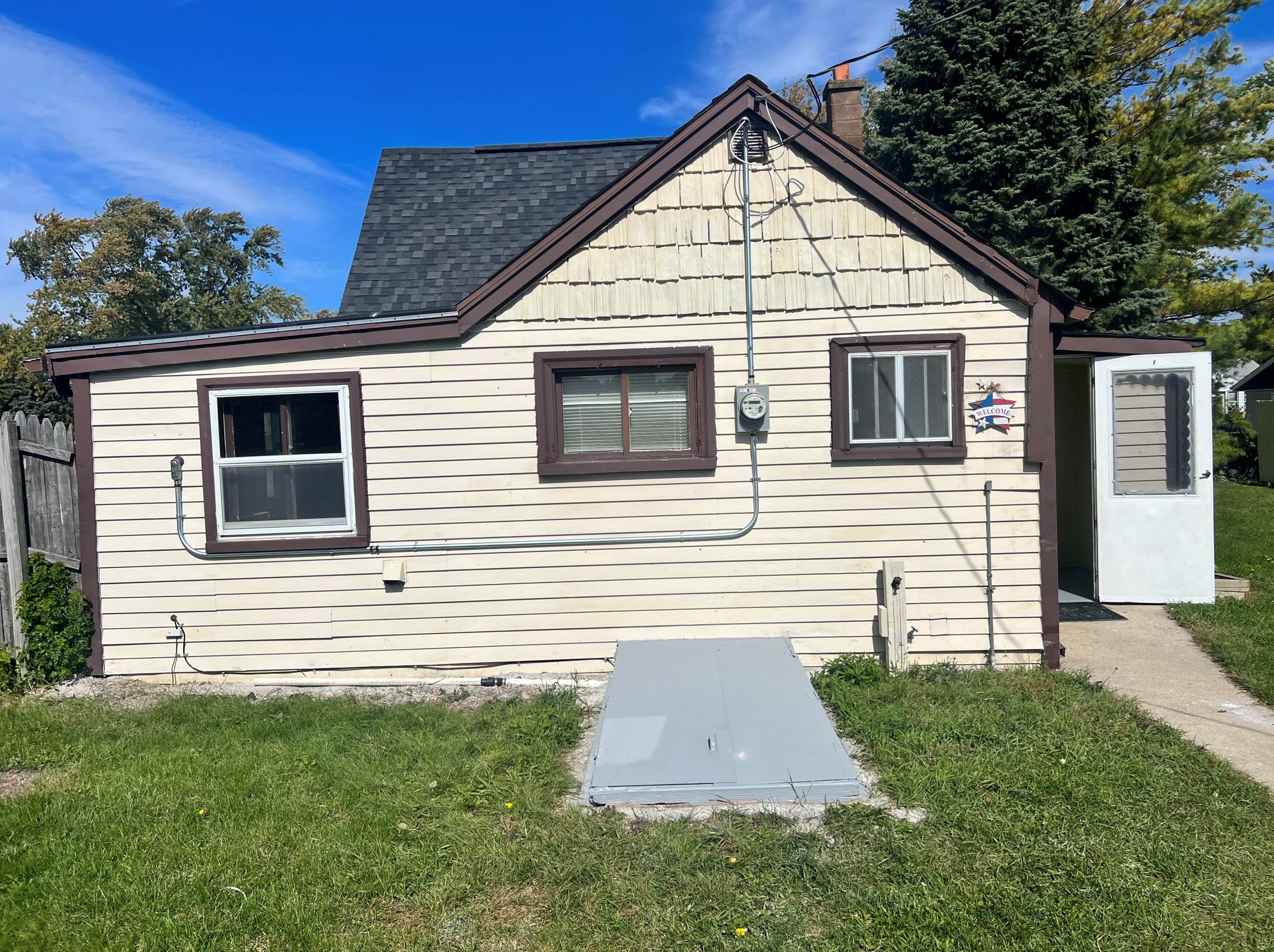 1641 Ellis Ave, Racine WI  53402-2748 exterior