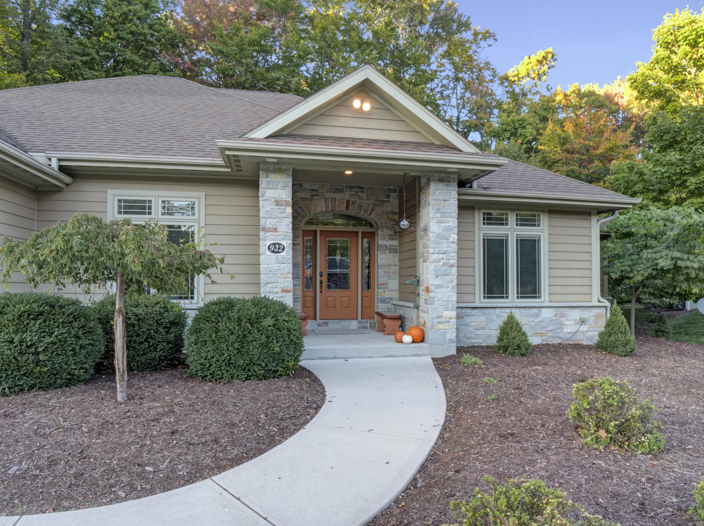 932 Wood Ct, Sheboygan WI  53081-9124 exterior