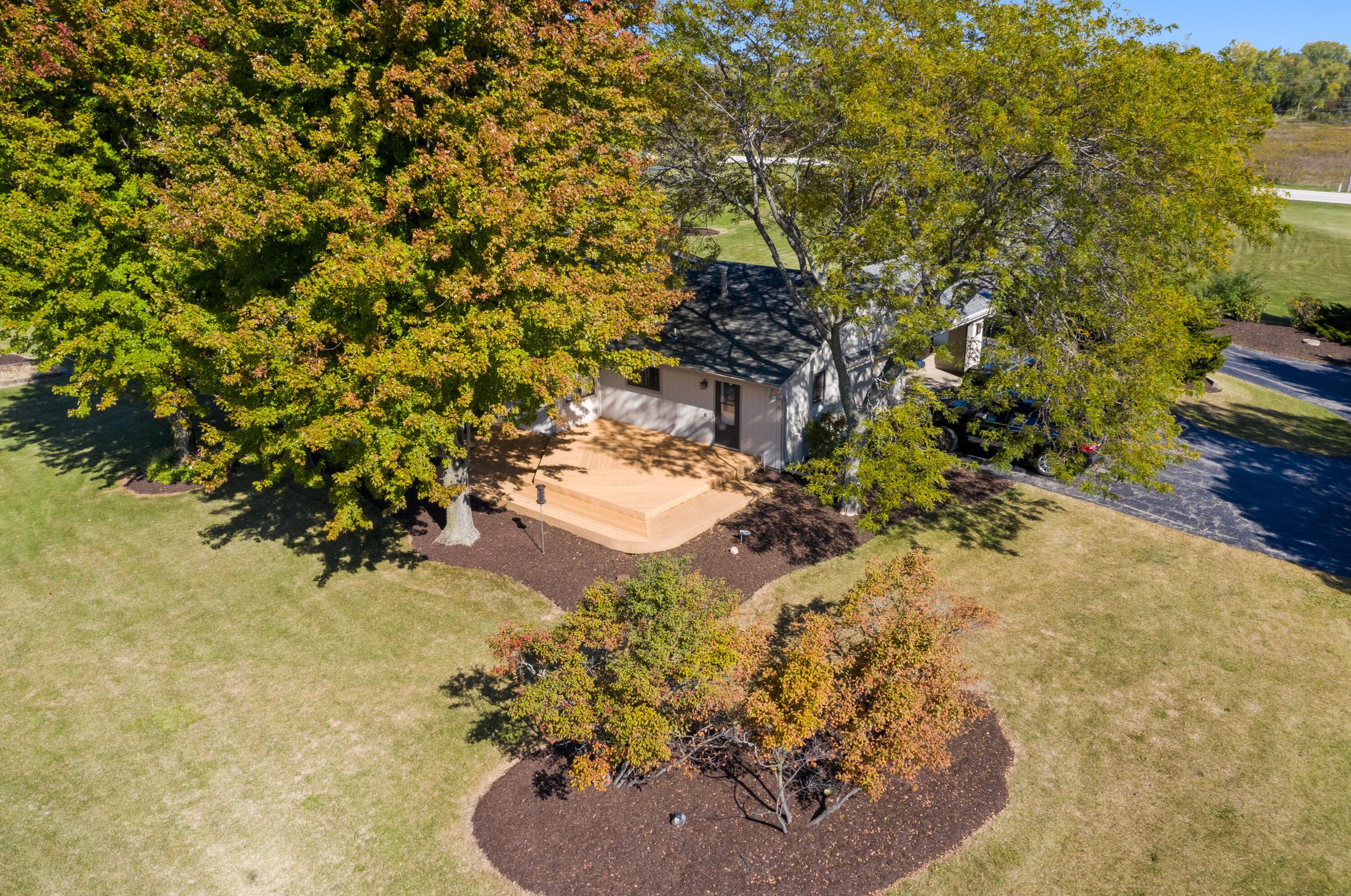 381 Lake Shore Rd, Grafton WI  53024-9550 exterior