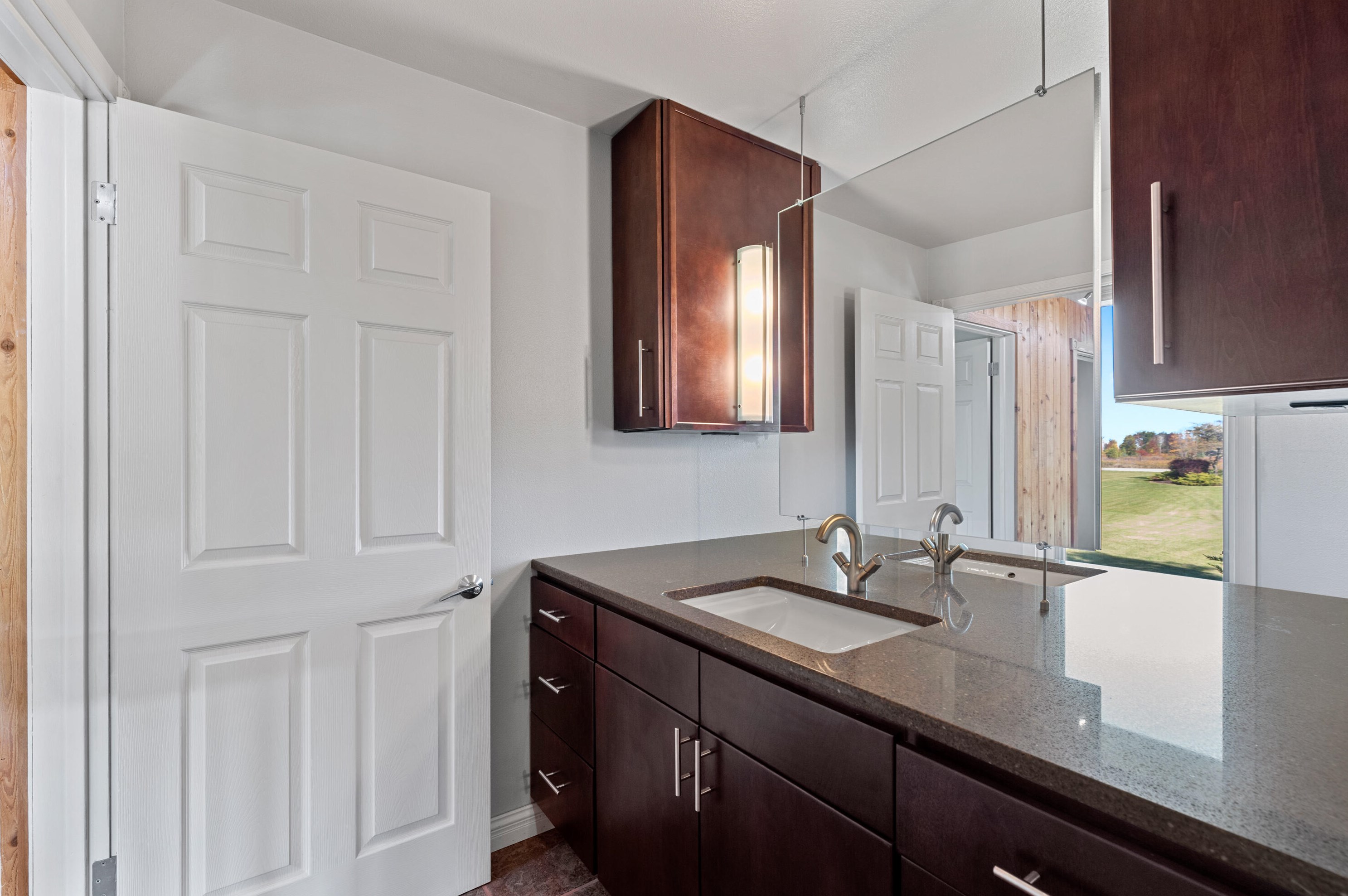 381 Lake Shore Rd, Grafton WI  53024-9550 exterior