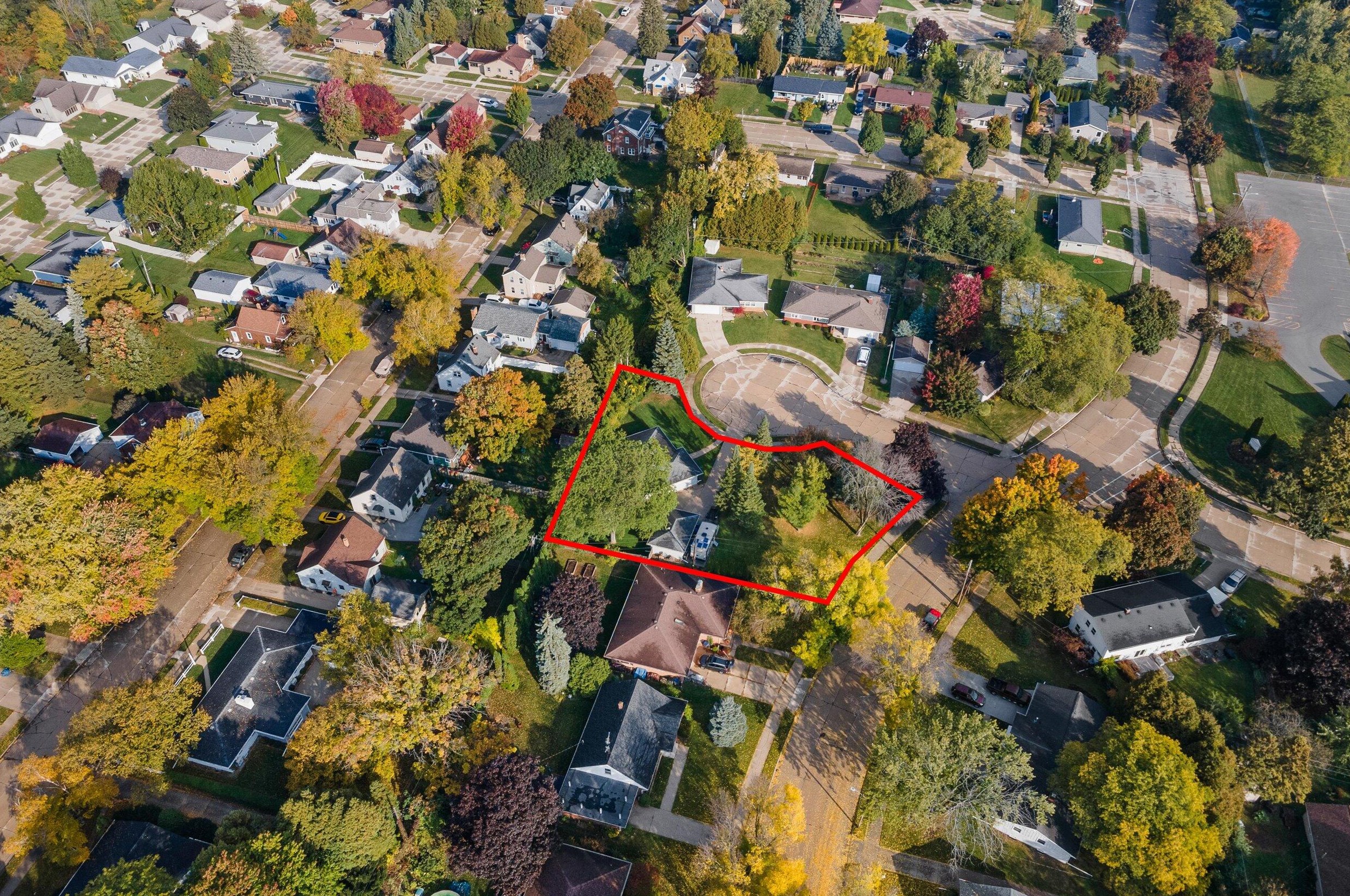 2615 Penn Cir, Sheboygan WI  53081-4250 exterior