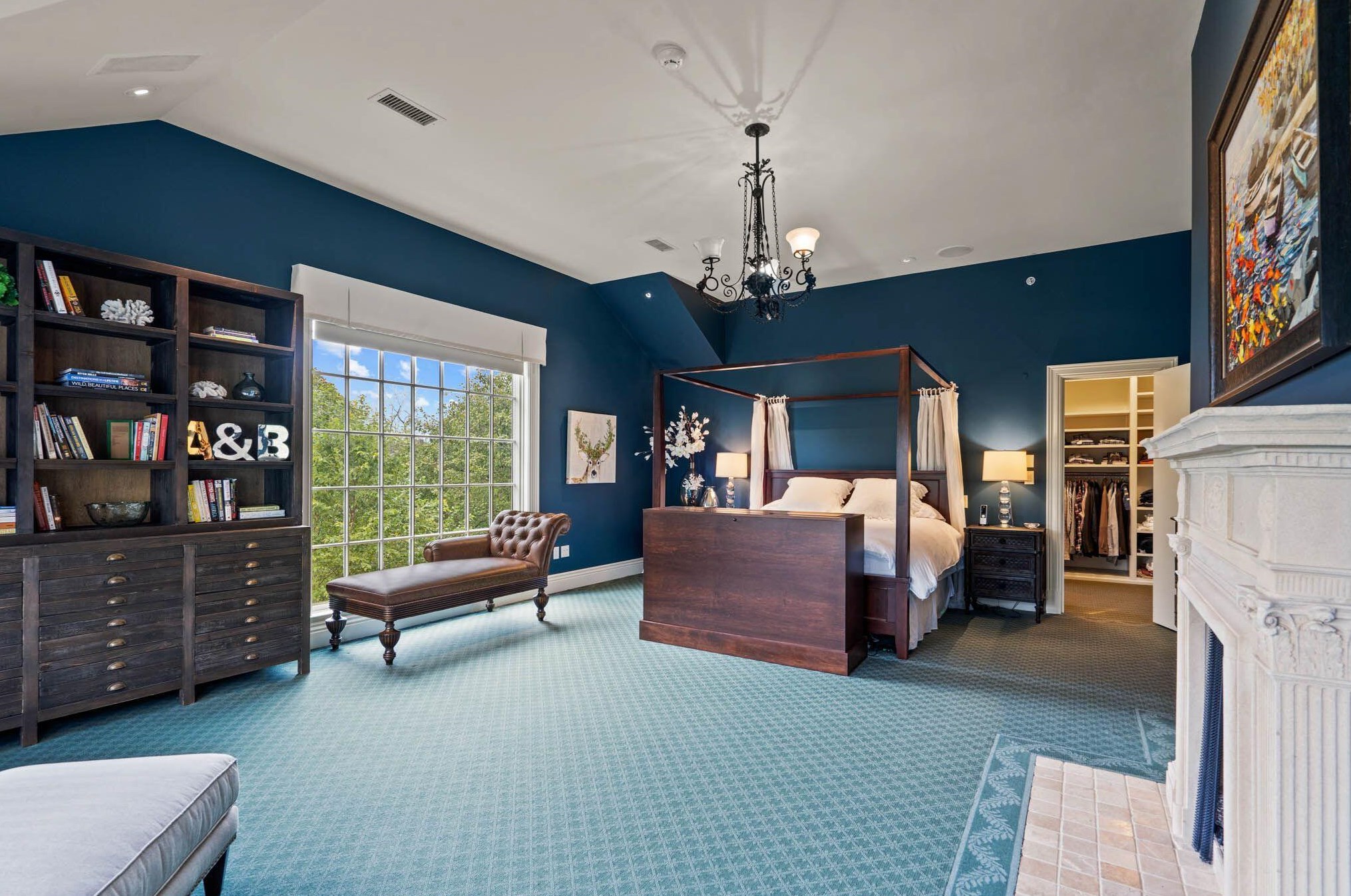 9303 Vly Hl Rd, Milwaukee WI 53217-1039 exterior