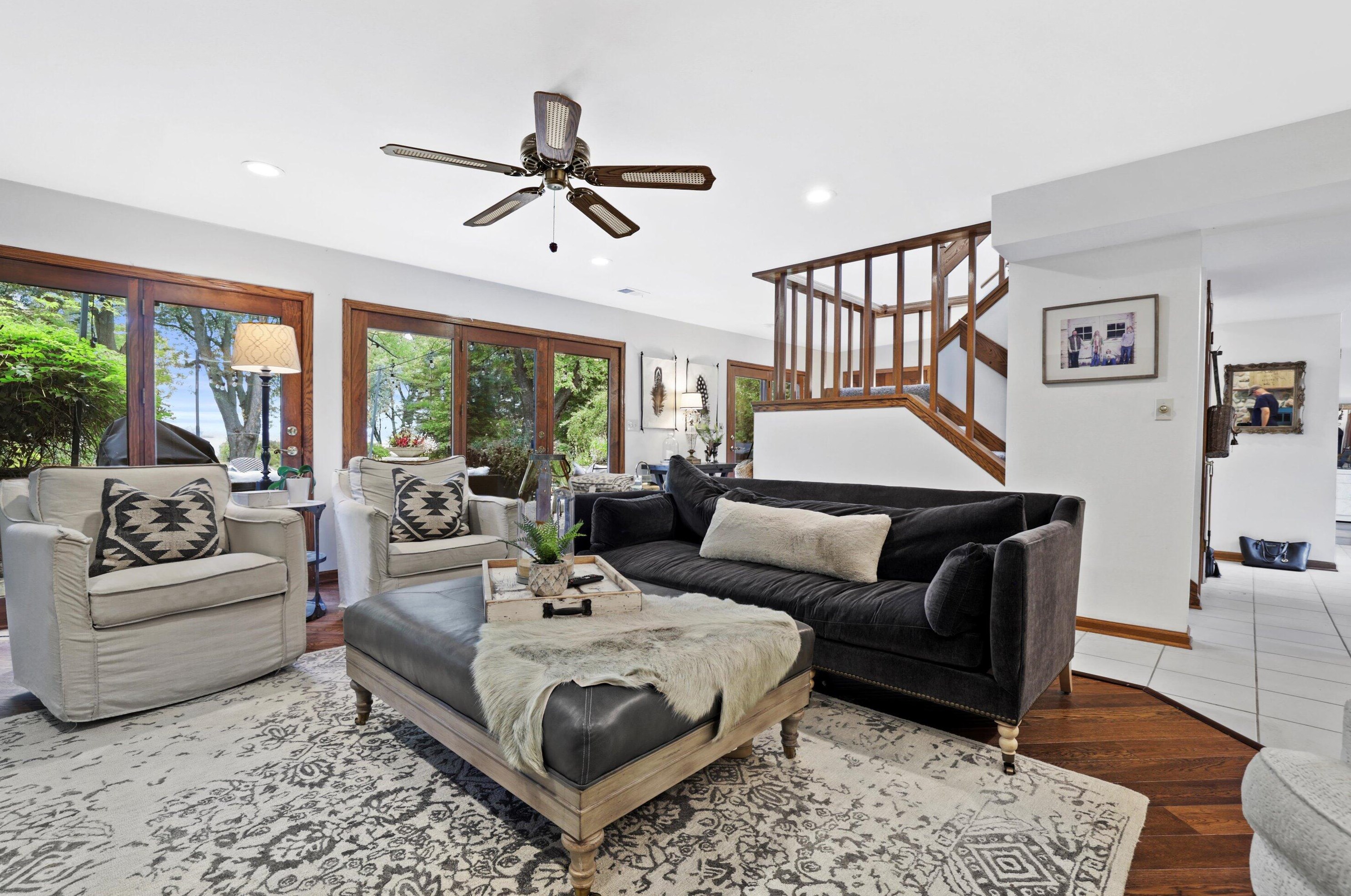 931 Lake Dr, Delafield WI  53018-1609 exterior