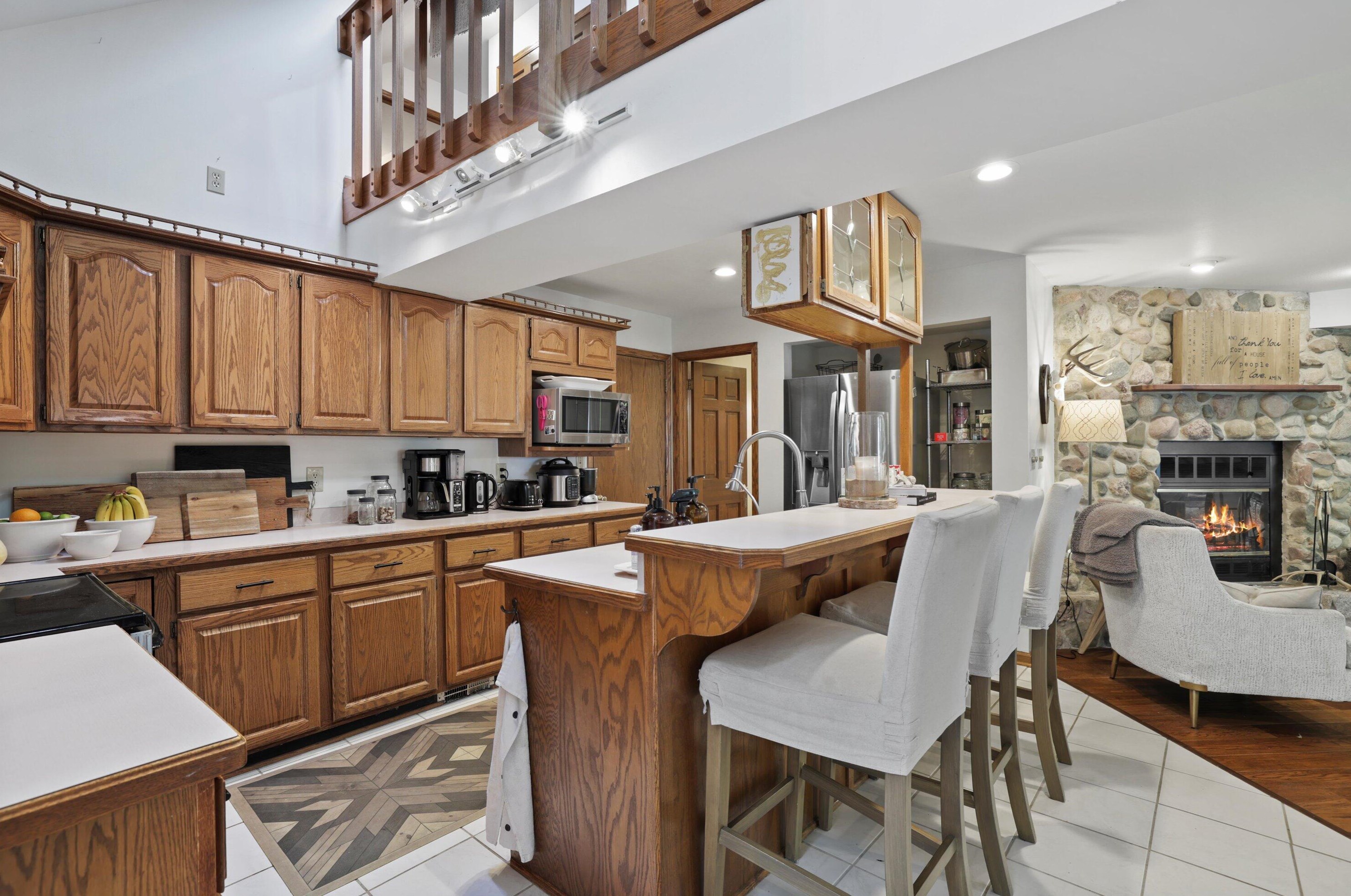 931 Lake Dr, Delafield WI  53018-1609 exterior