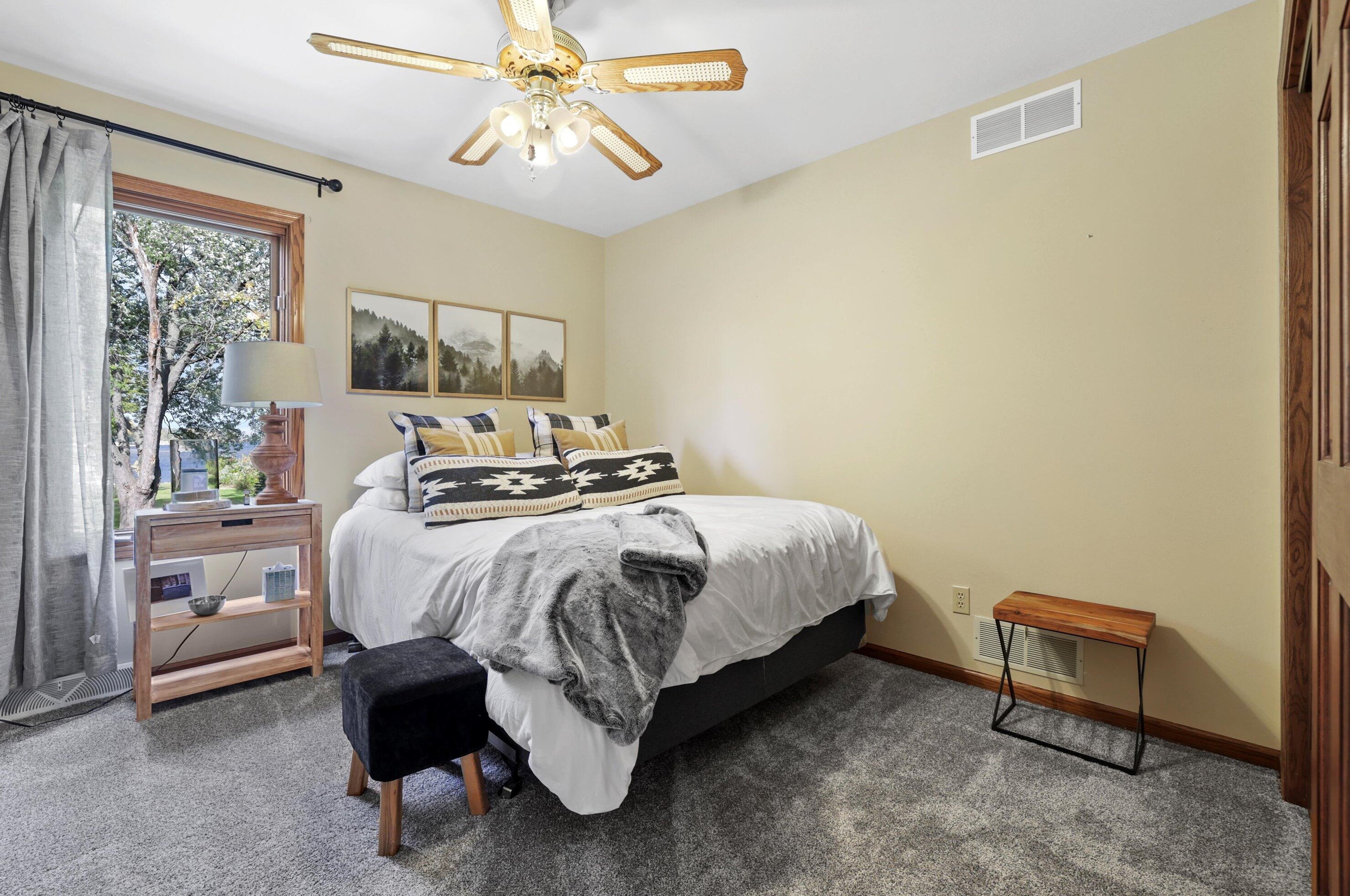 931 Lake Dr, Delafield WI  53018-1609 exterior