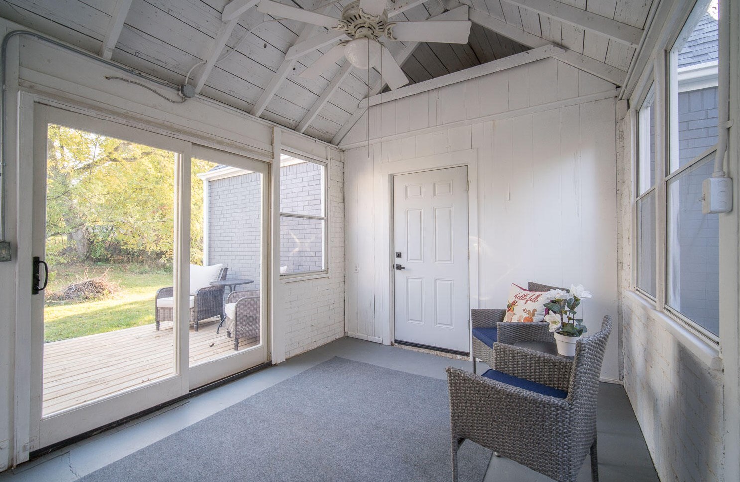 215 Bobolink Dr, Brookfield WI  53005-8033 exterior