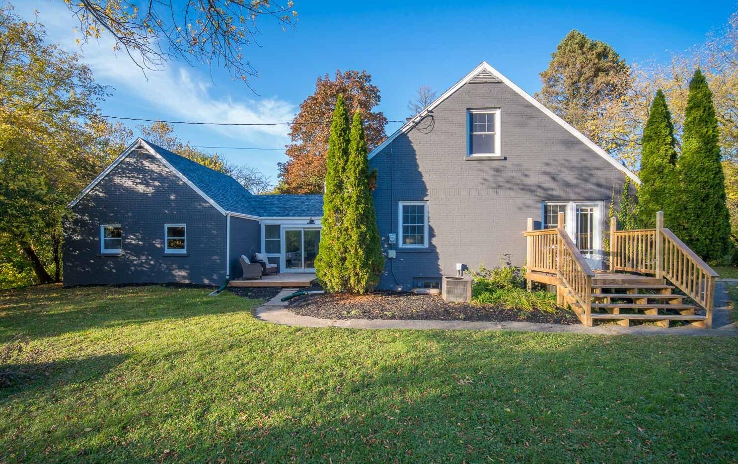 215 Bobolink Dr, Brookfield WI  53005-8033 exterior