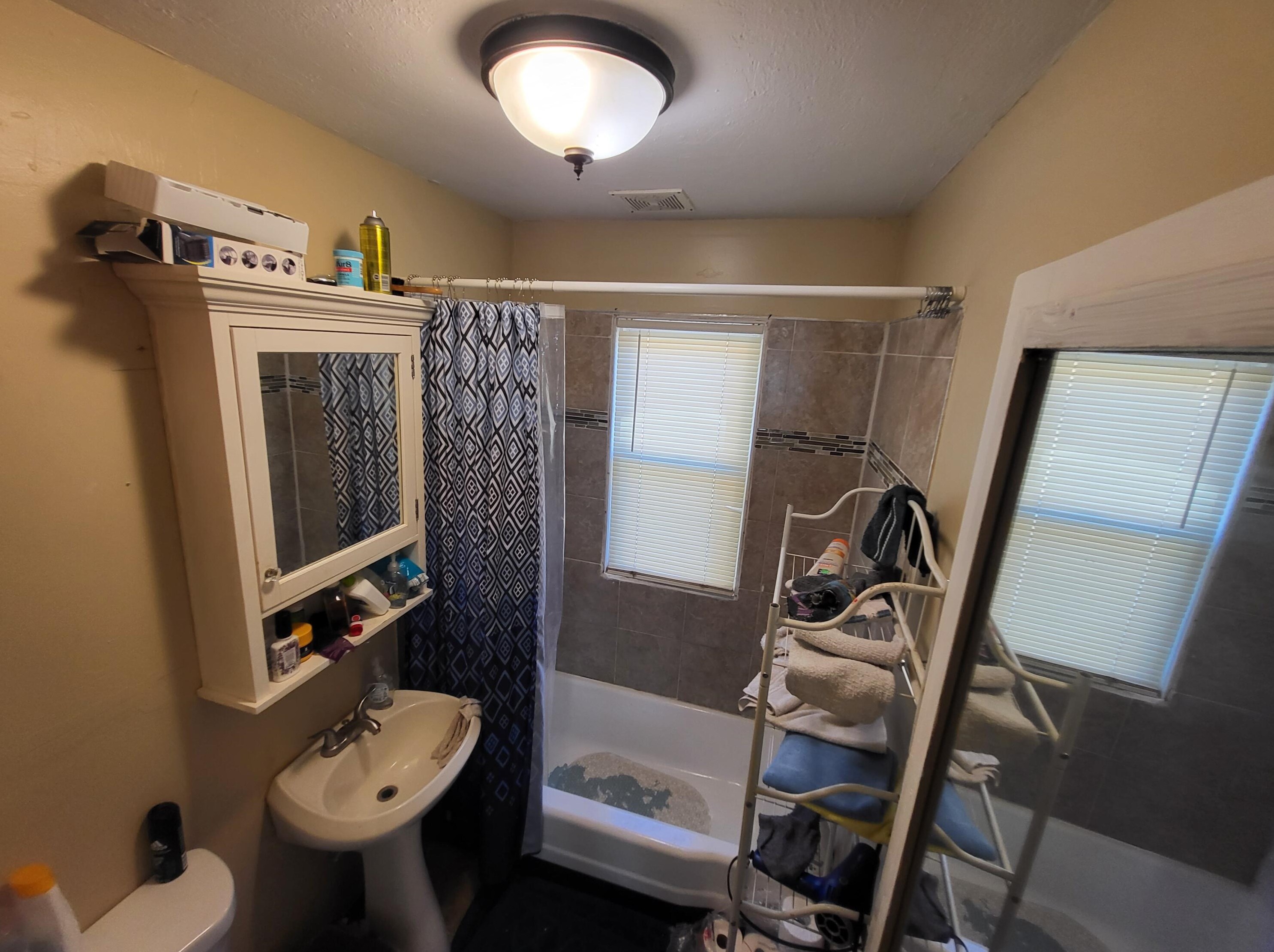 4651 48, Milwaukee WI 53220-4113 exterior