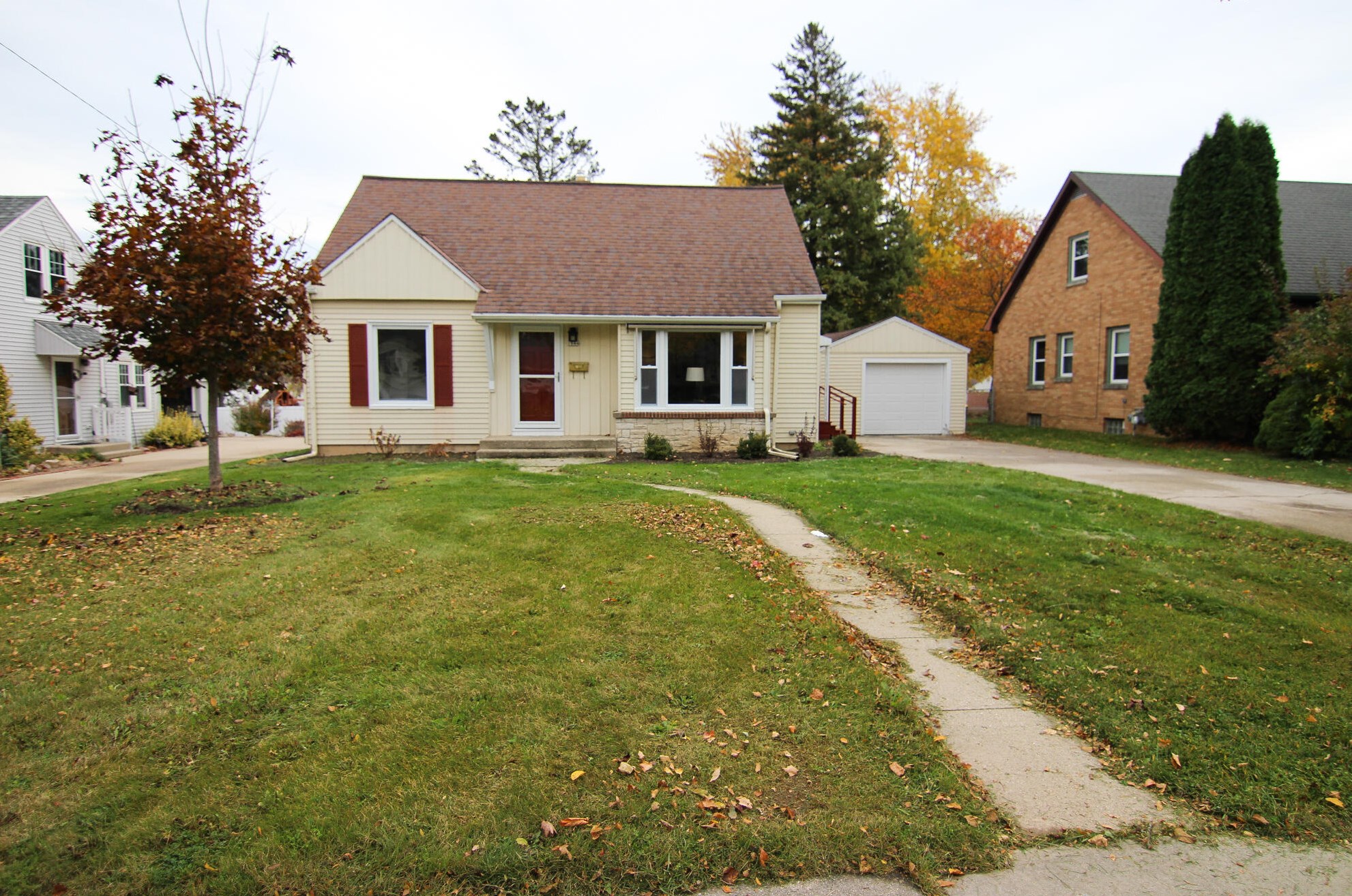 1044 7th Ave, Grafton WI  53024-1810 exterior