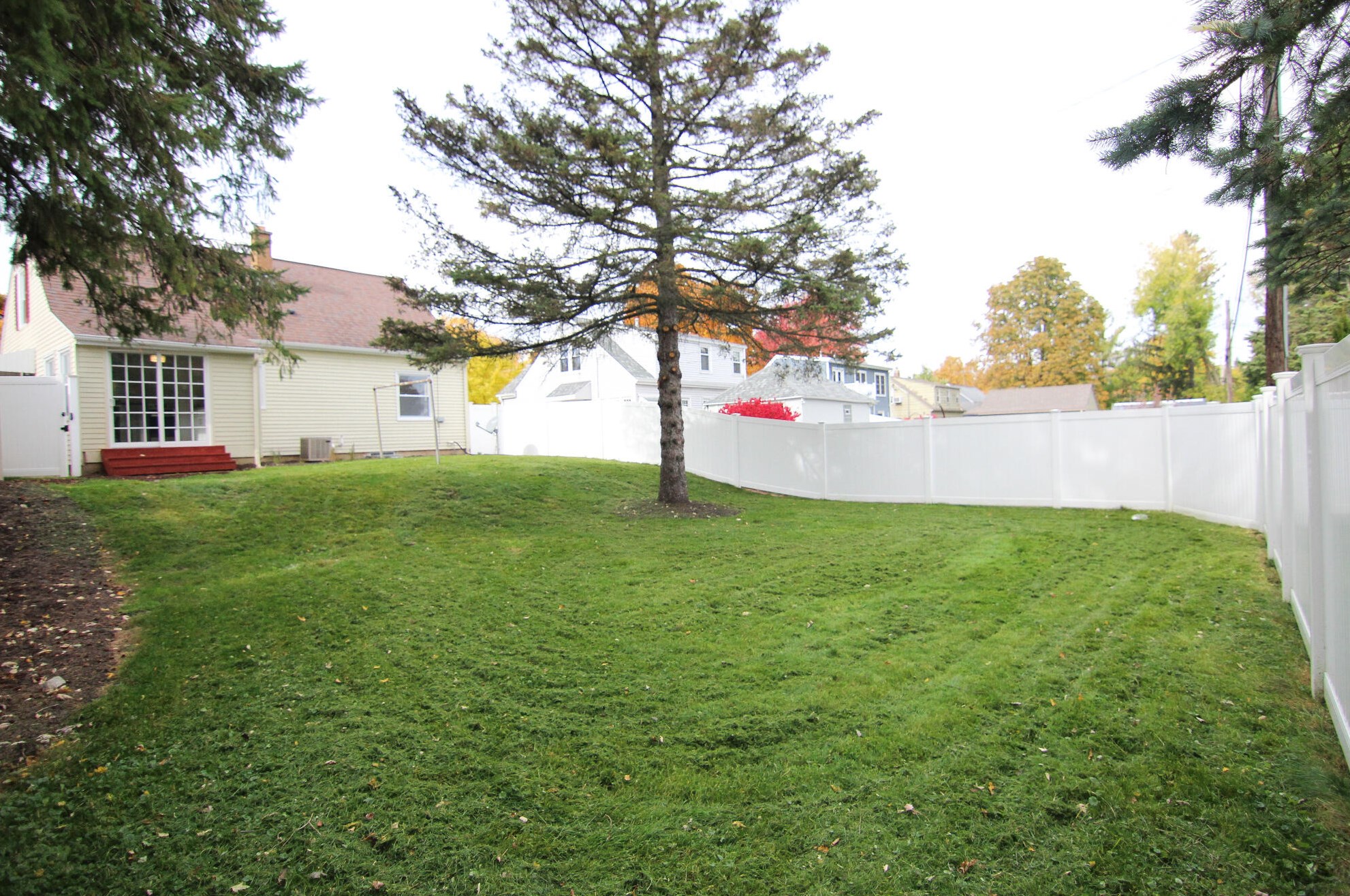 1044 7th Ave, Grafton WI  53024-1810 exterior